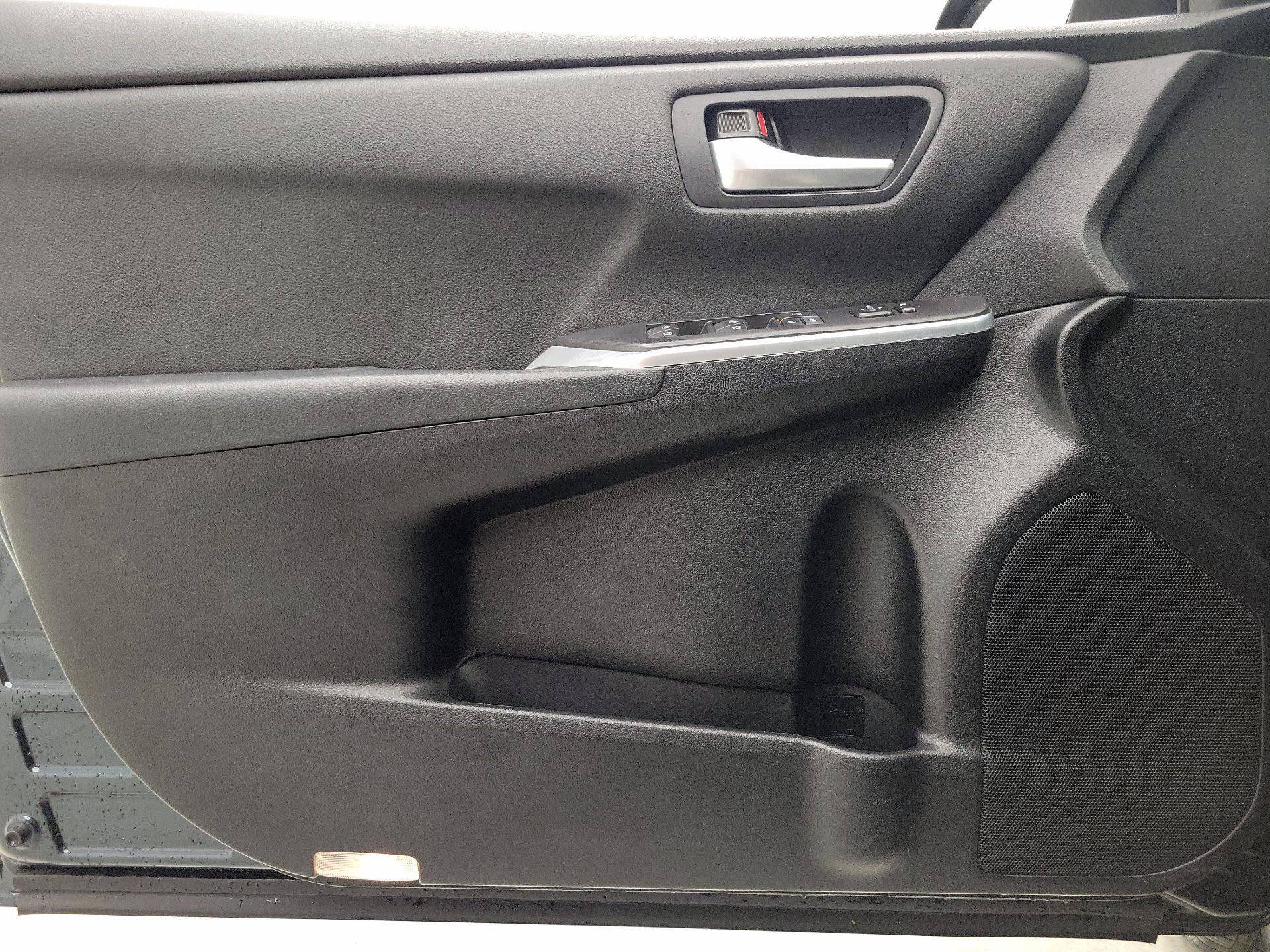 Thumbnail: 2015 Toyota Camry - 12
