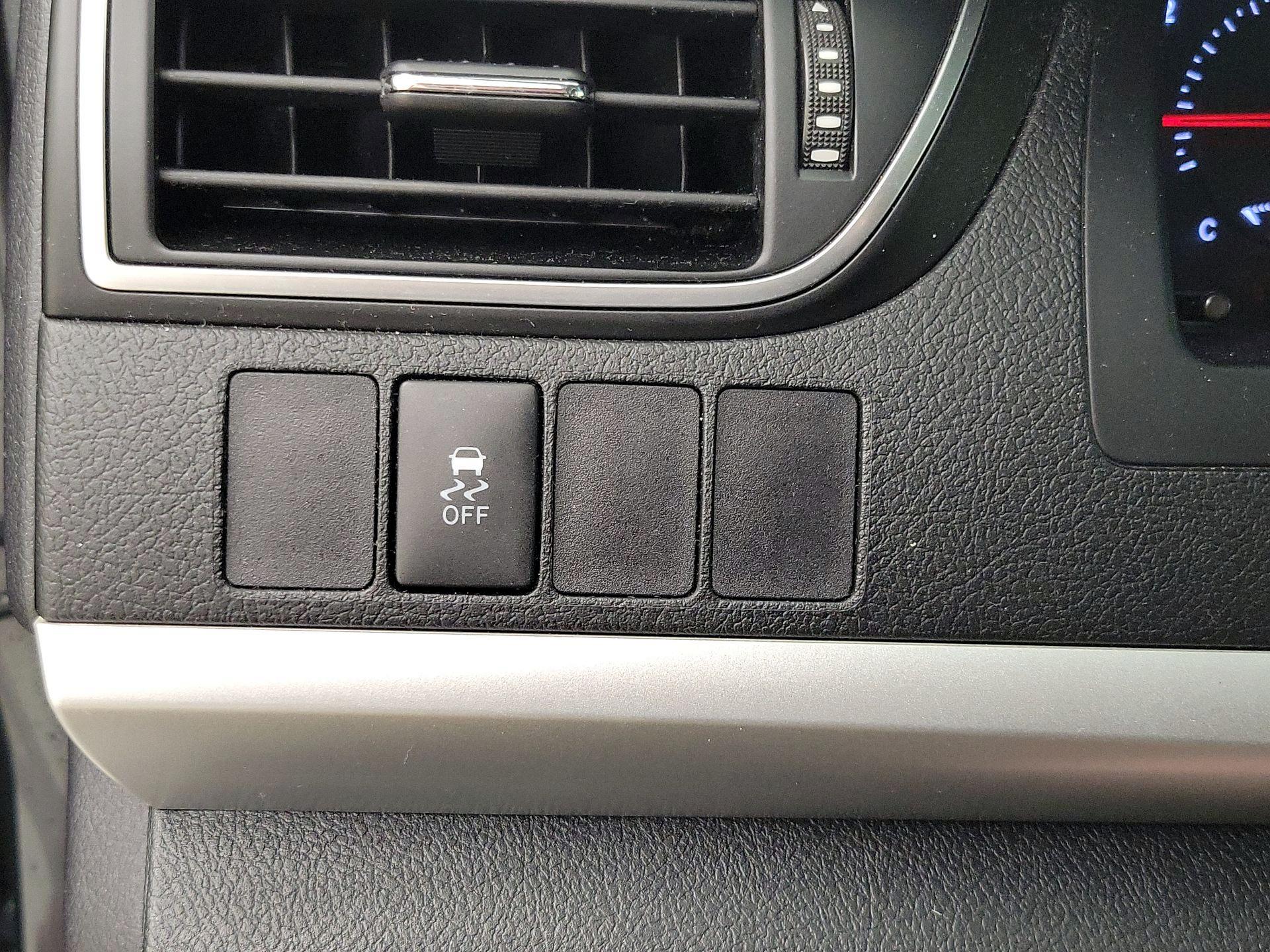 Thumbnail: 2015 Toyota Camry - 13