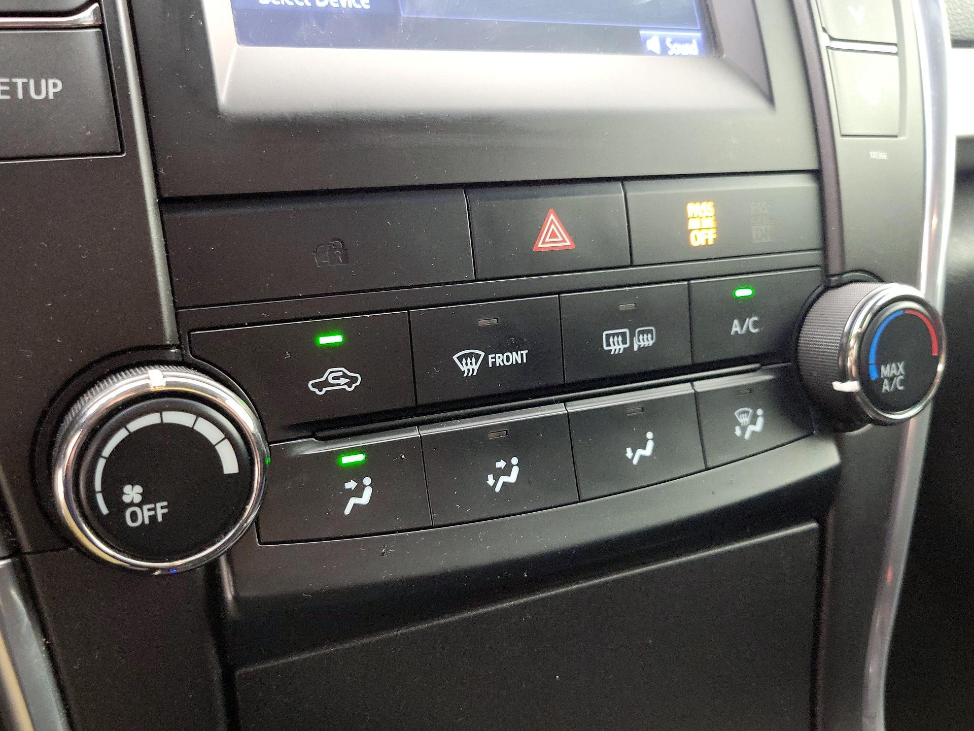 Thumbnail: 2015 Toyota Camry - 16