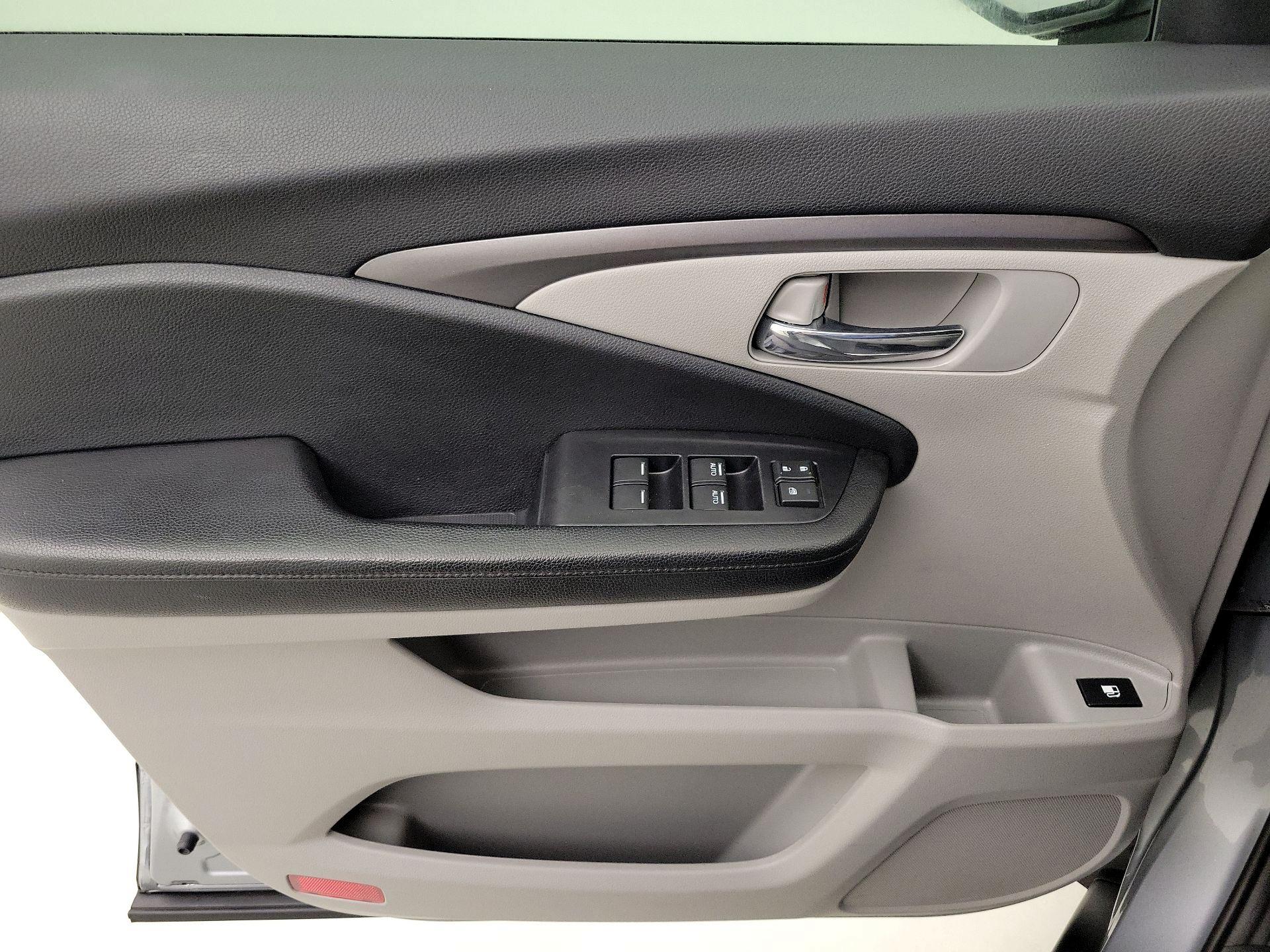 Thumbnail: 2019 Honda Pilot - 12