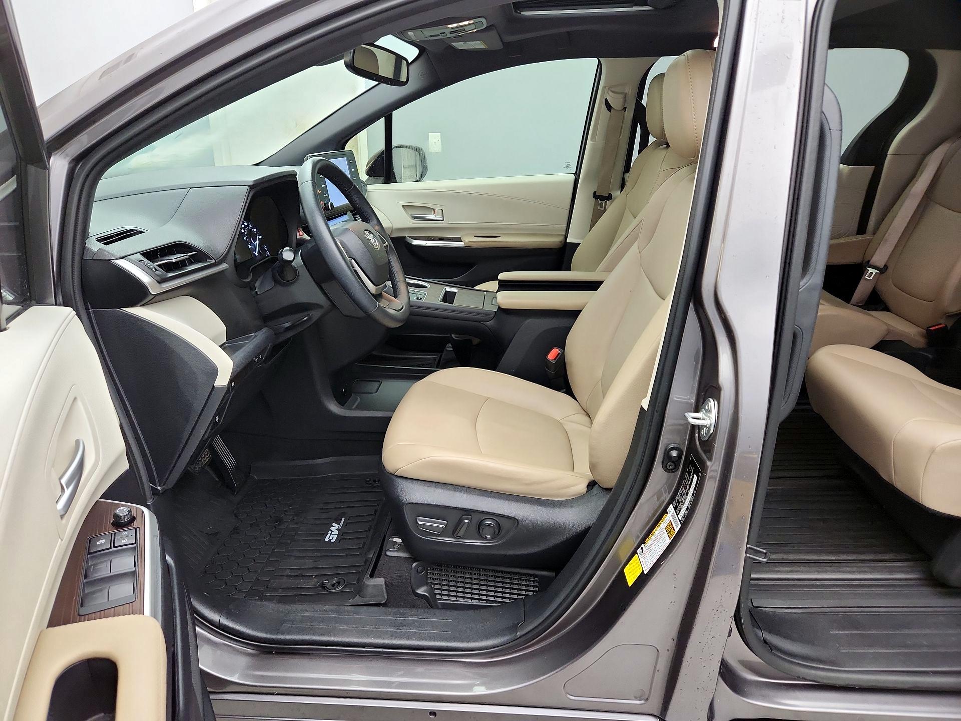 Thumbnail: 2022 Toyota Sienna - 11