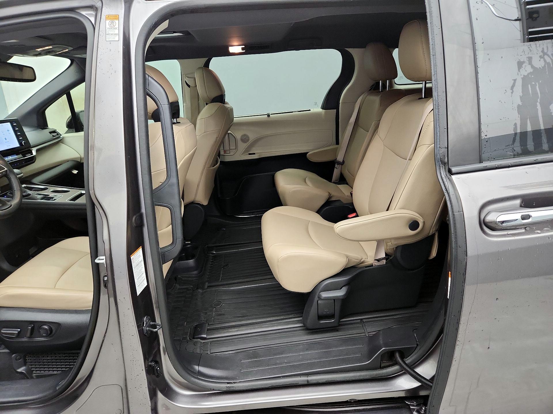 Thumbnail: 2022 Toyota Sienna - 20