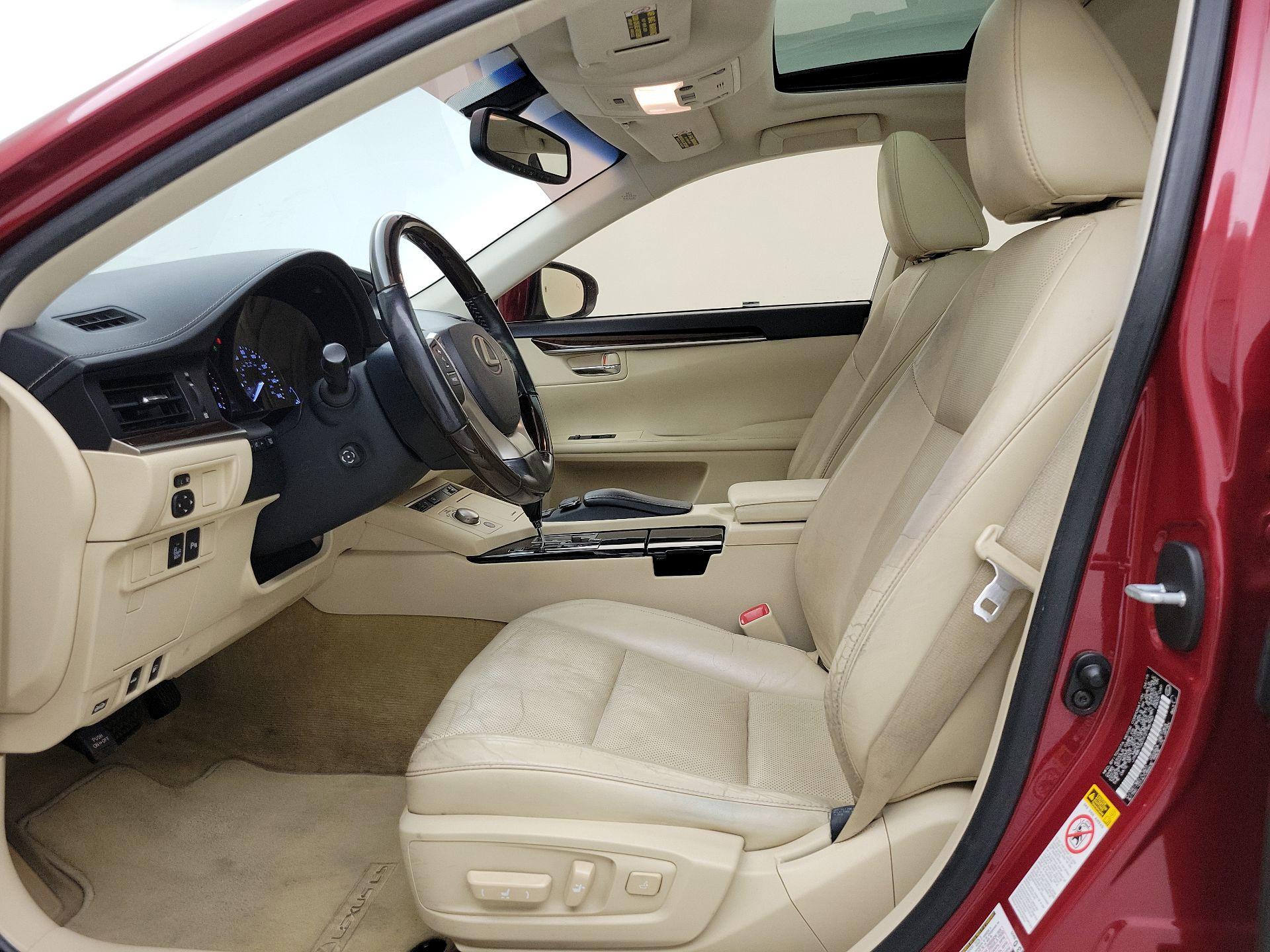 Thumbnail: 2015 Lexus ES - 11