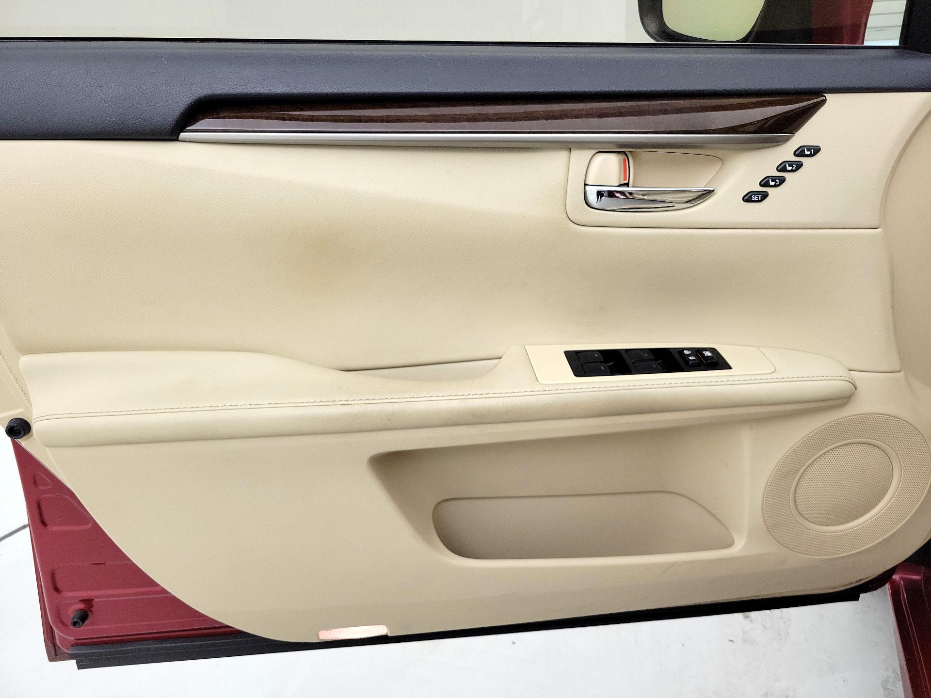 Thumbnail: 2015 Lexus ES - 12