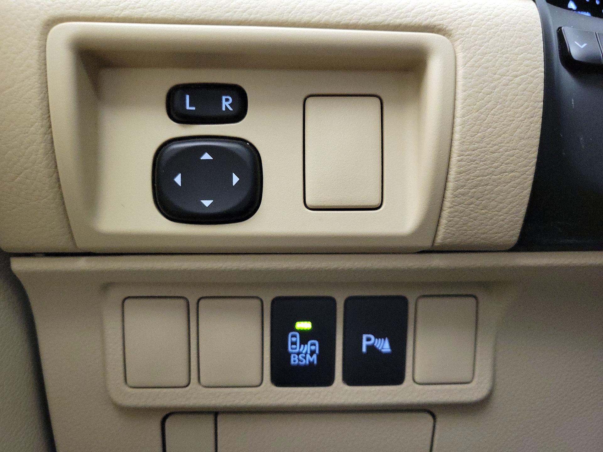 Thumbnail: 2015 Lexus ES - 13