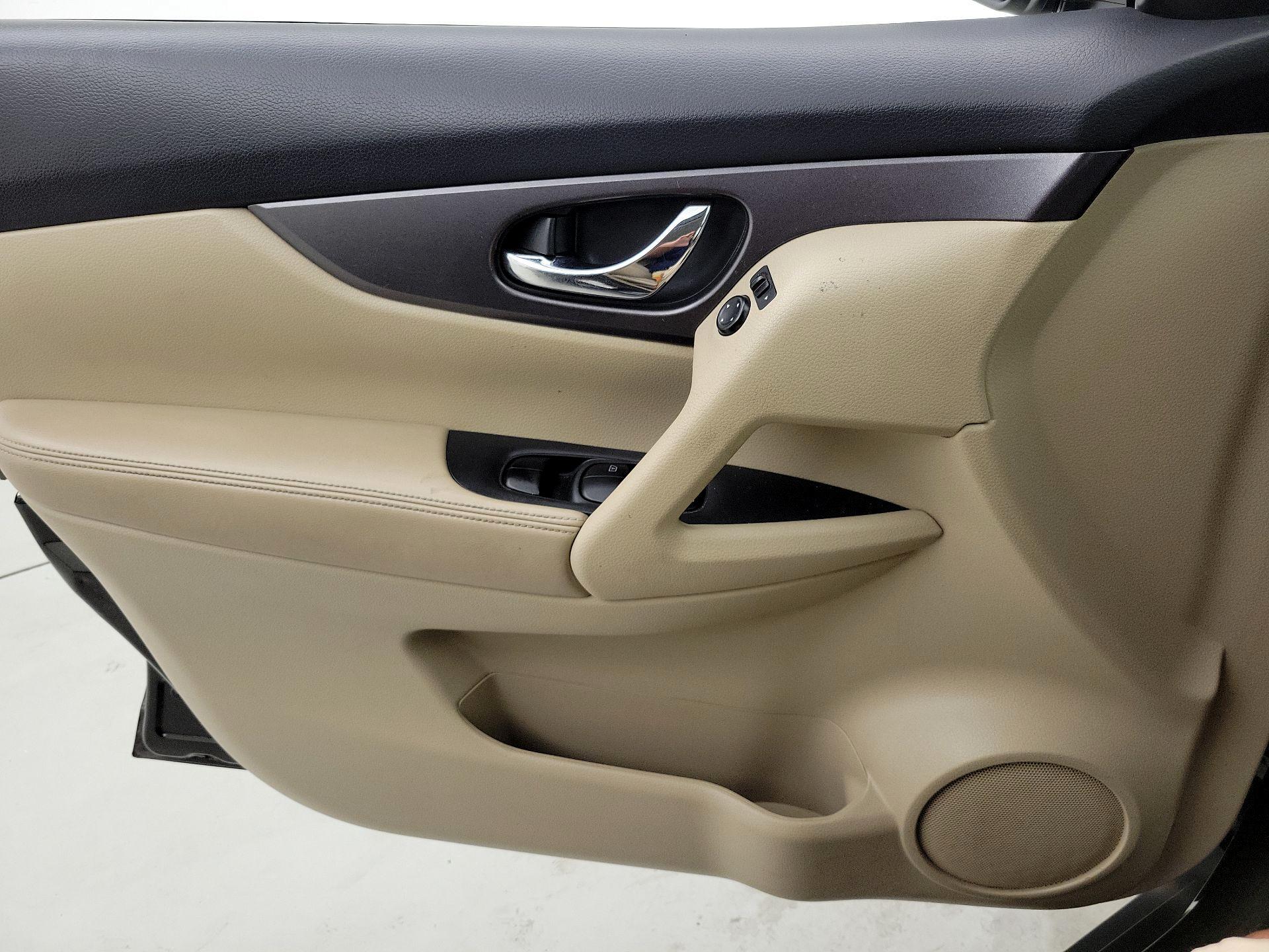 Thumbnail: 2016 Nissan Rogue - 12
