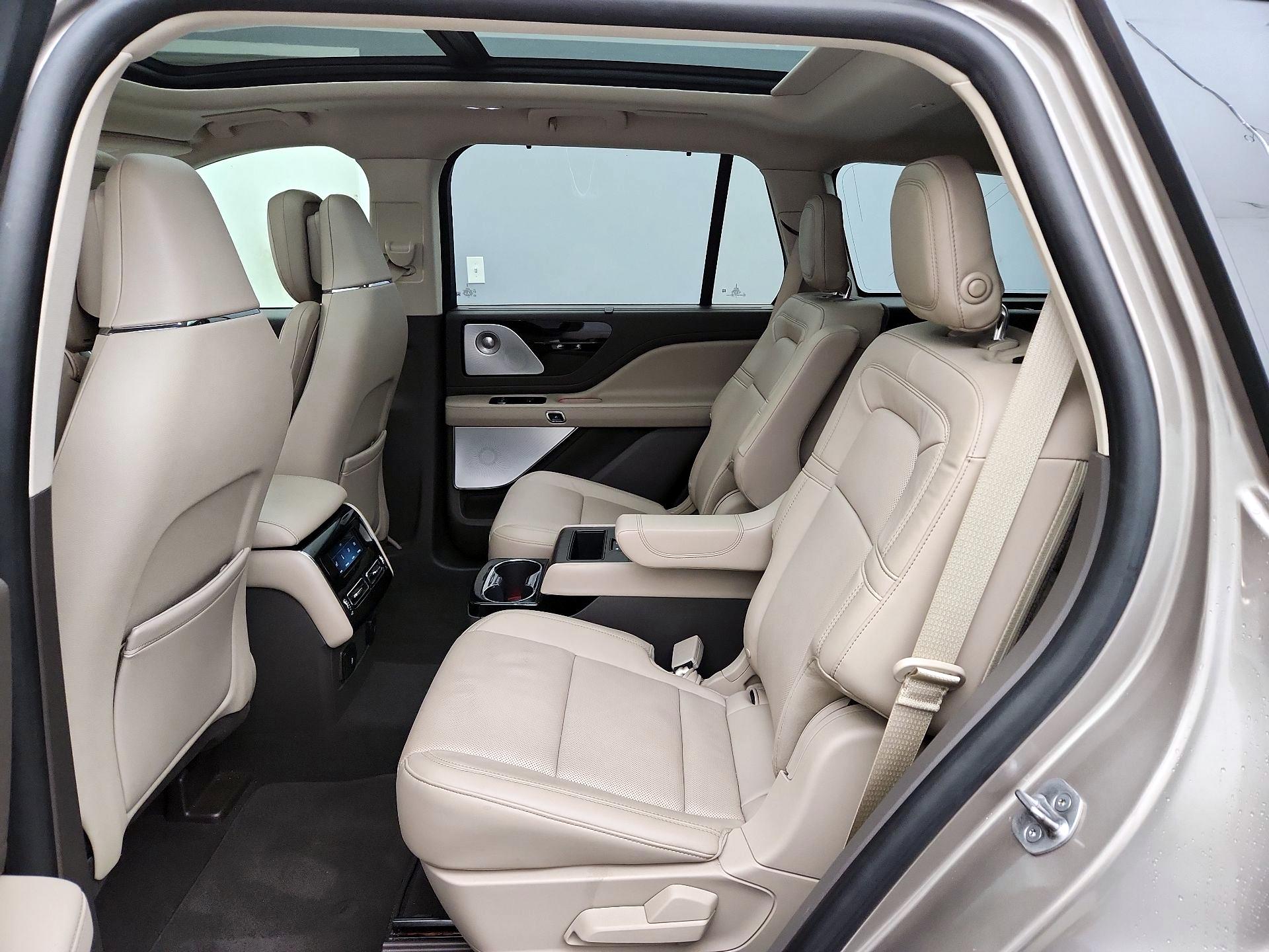 Thumbnail: 2020 Lincoln Aviator - 19