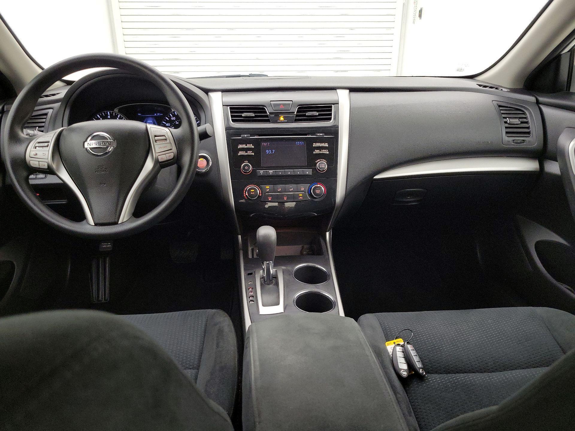 Thumbnail: 2015 Nissan Altima - 9