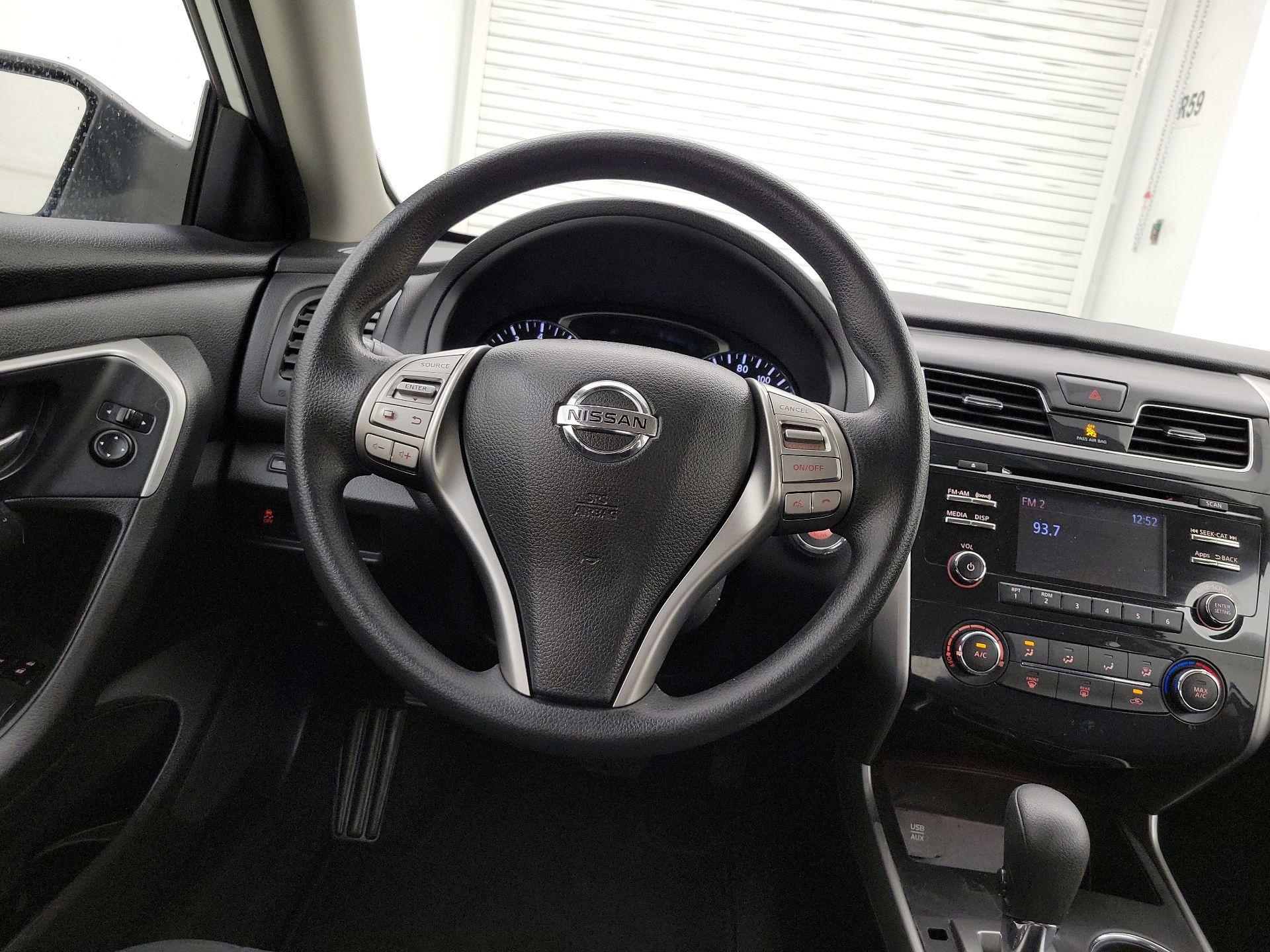 Thumbnail: 2015 Nissan Altima - 10