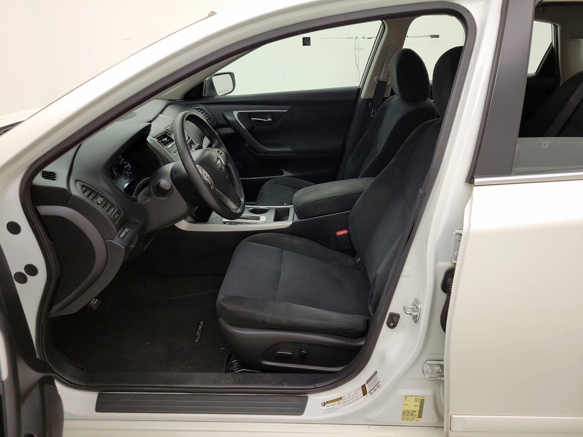 Thumbnail: 2015 Nissan Altima - 11