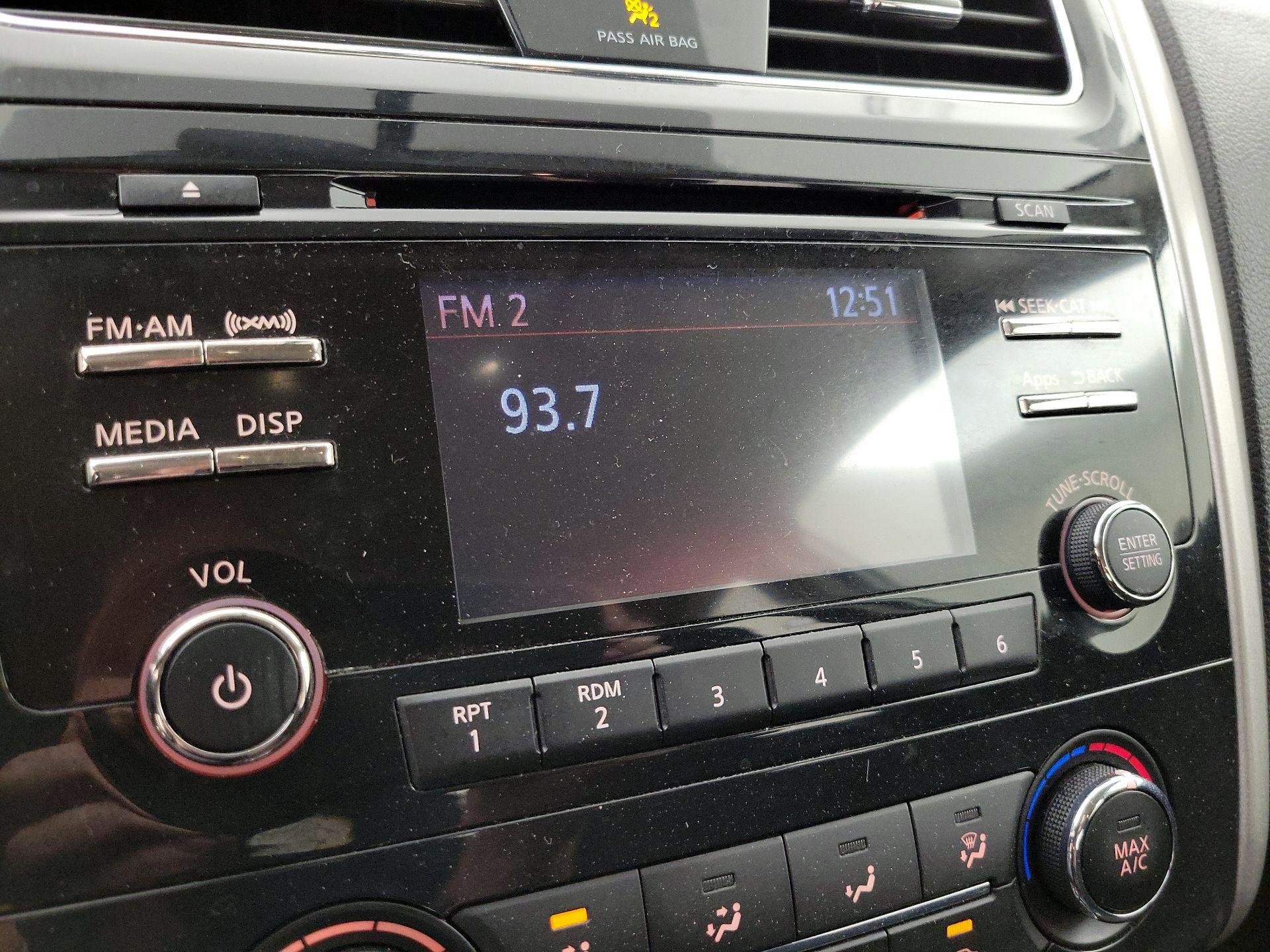 Thumbnail: 2015 Nissan Altima - 15