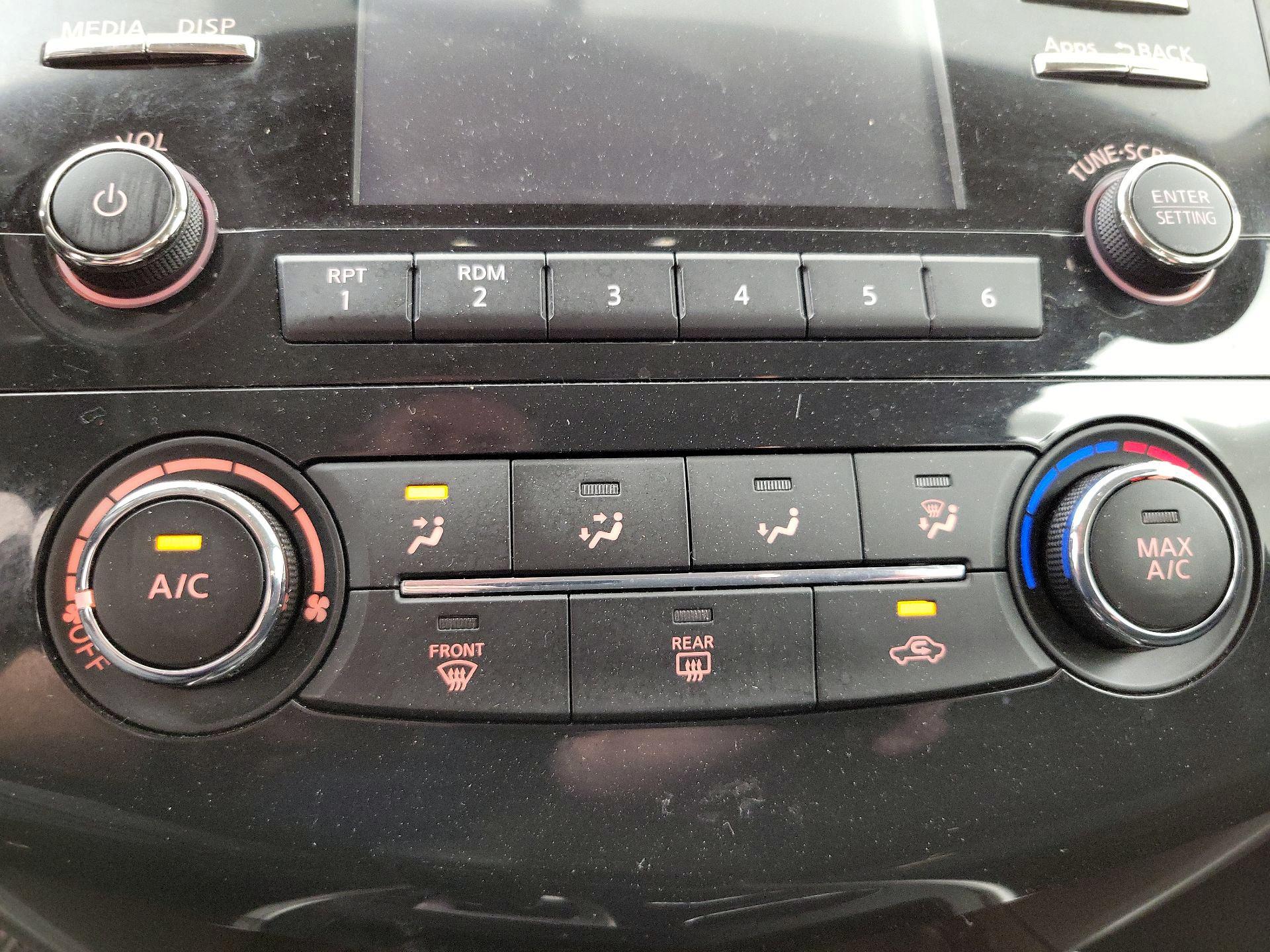 Thumbnail: 2015 Nissan Altima - 16