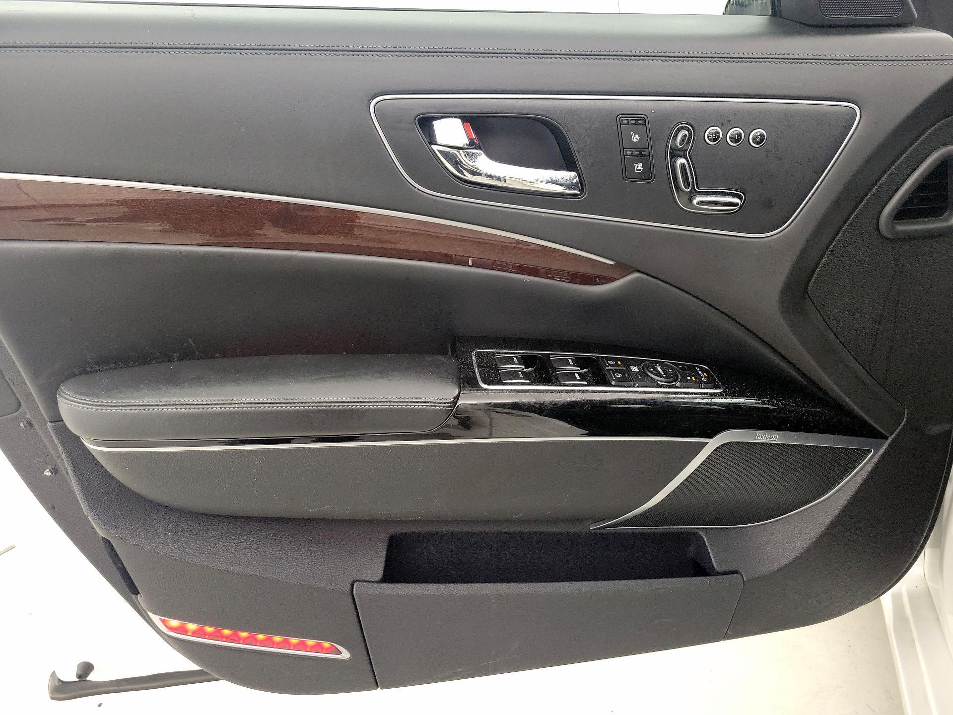 Thumbnail: 2016 Kia K900 - 12