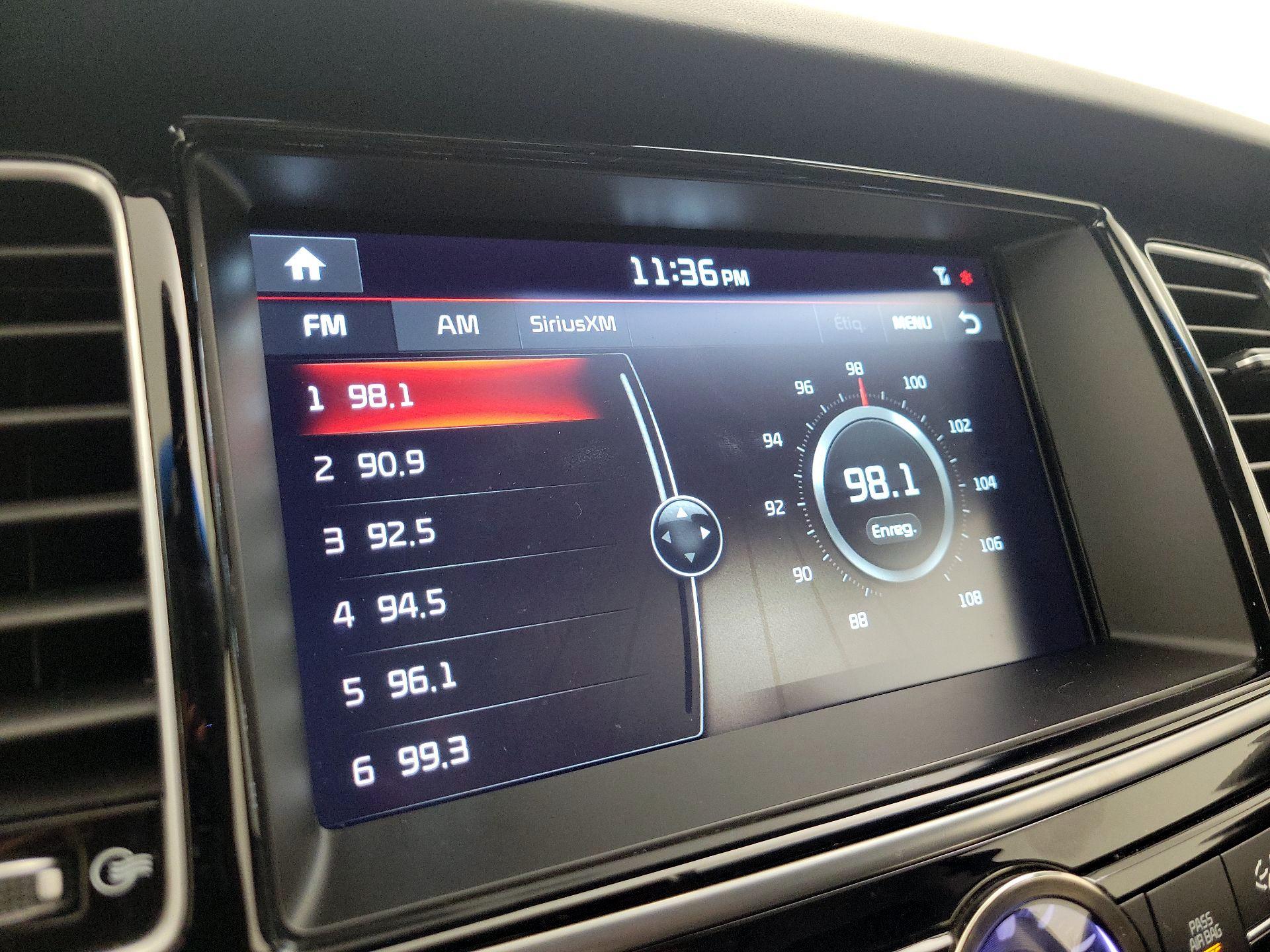 Thumbnail: 2016 Kia K900 - 16