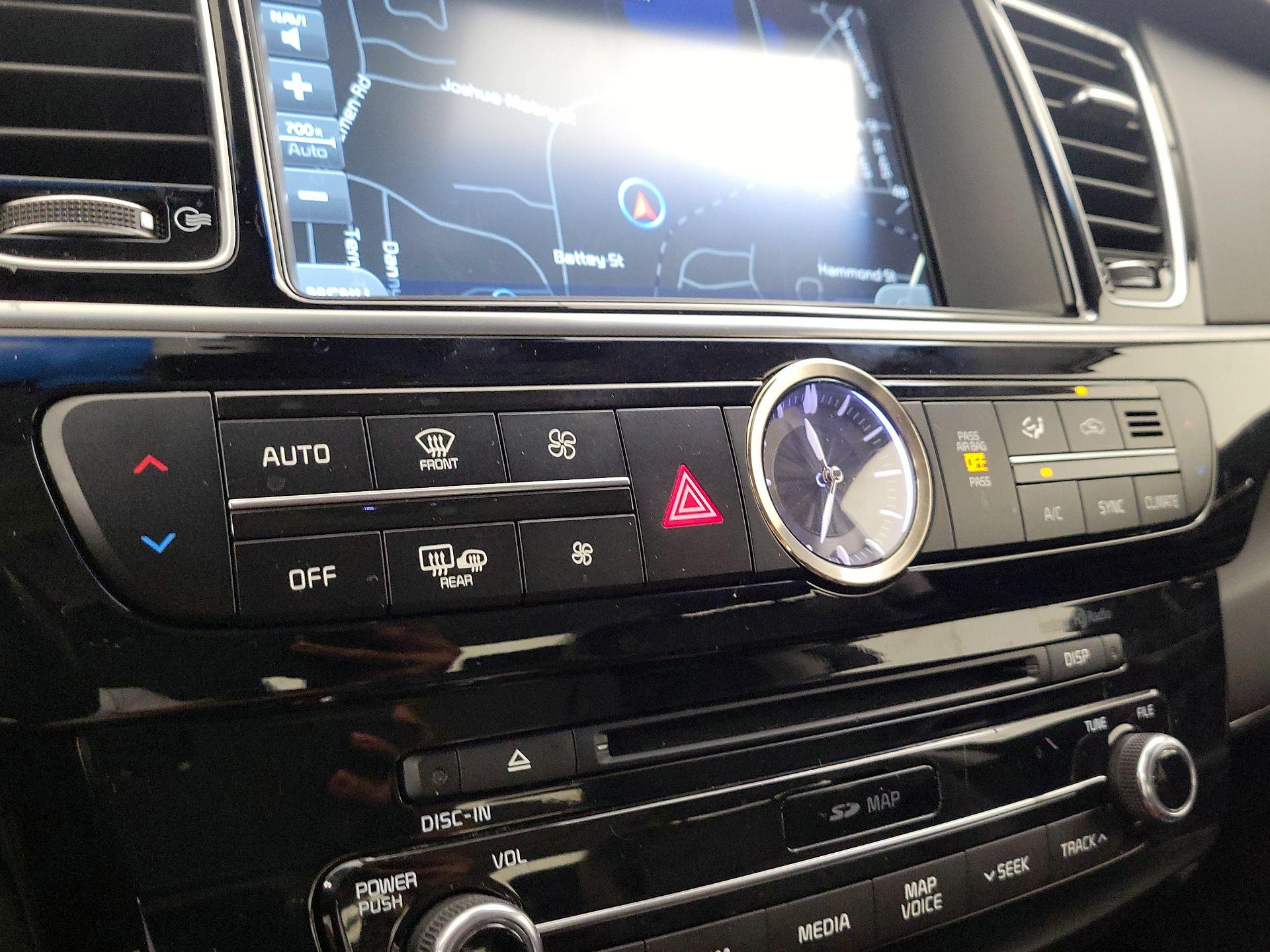 Thumbnail: 2016 Kia K900 - 17