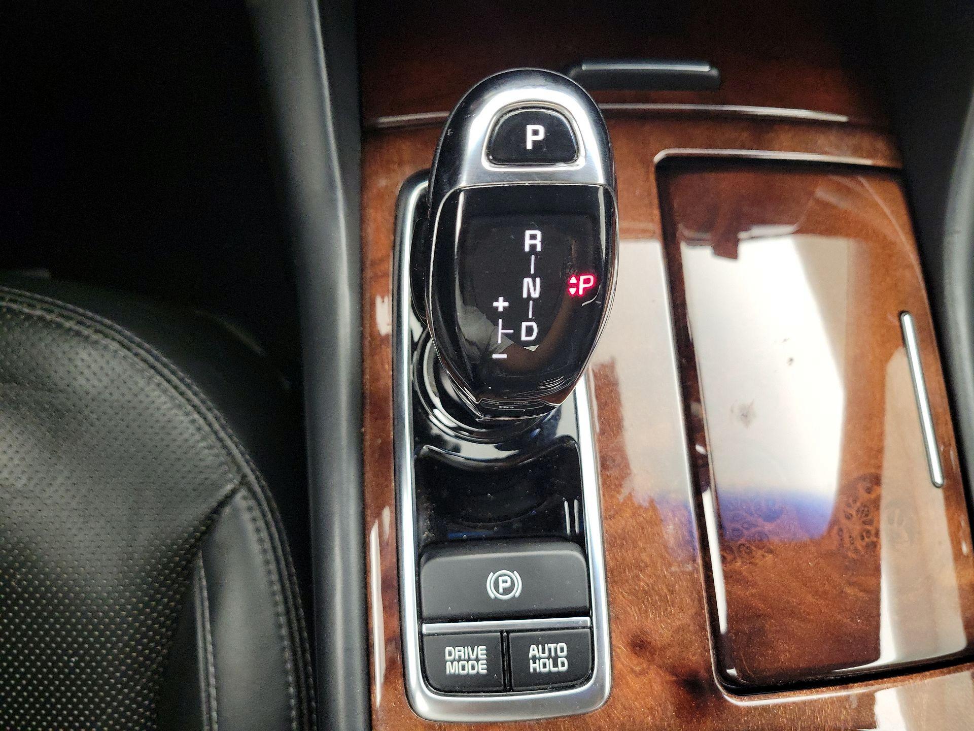 Thumbnail: 2016 Kia K900 - 18