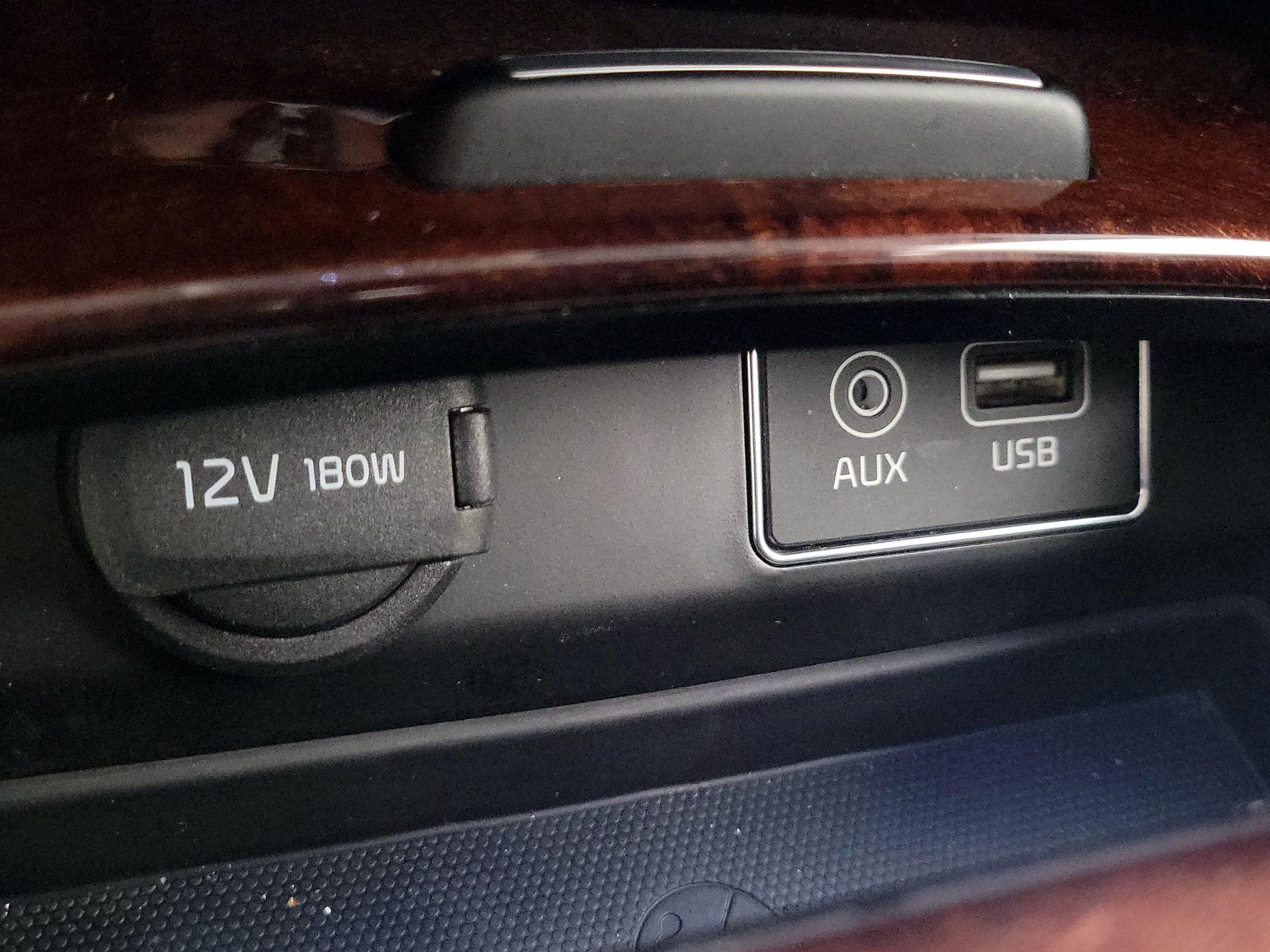 Thumbnail: 2016 Kia K900 - 19