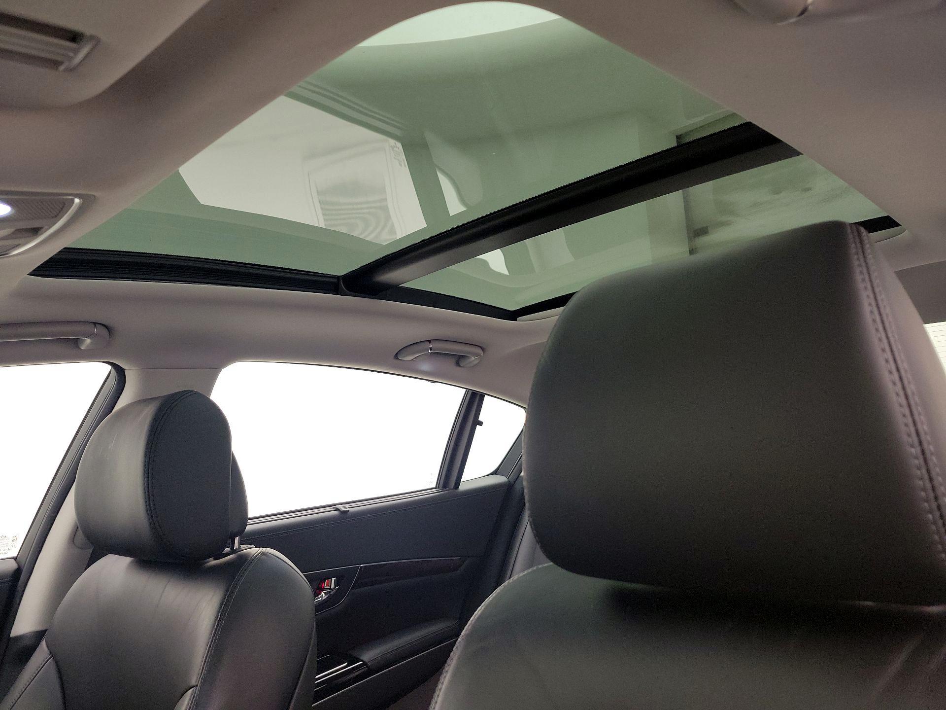 Thumbnail: 2016 Kia K900 - 20