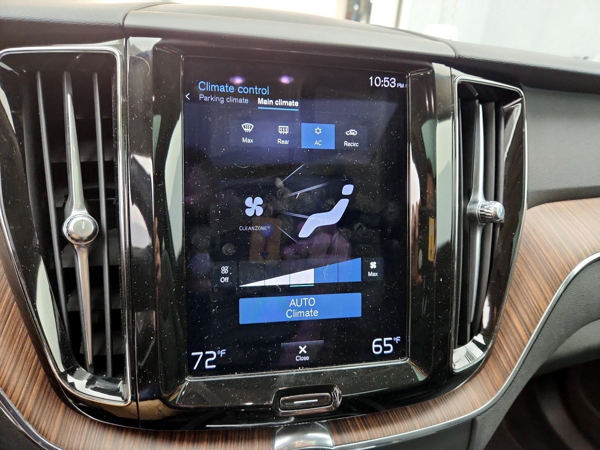 Thumbnail: 2021 Volvo XC60 - 17