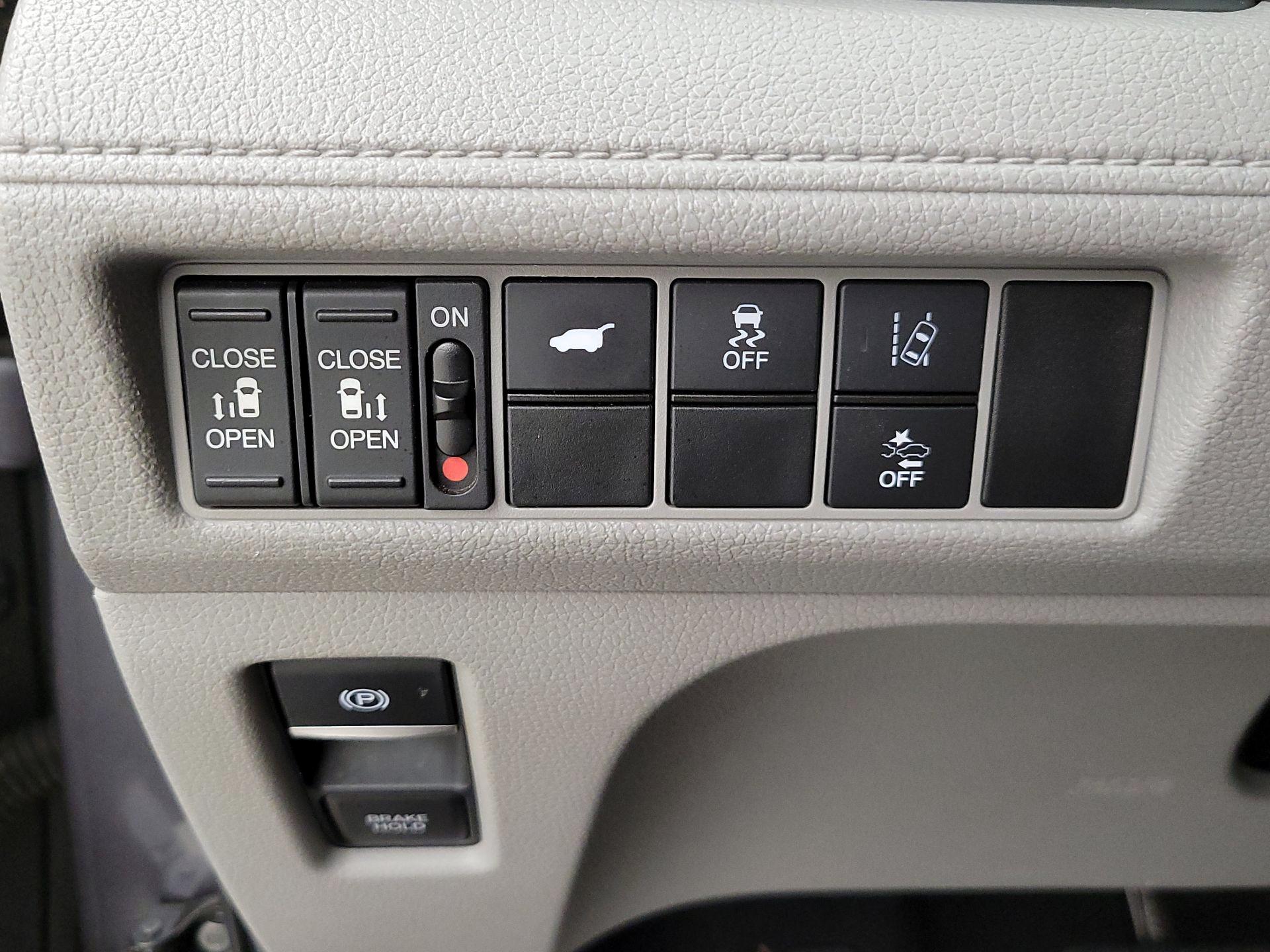 Thumbnail: 2019 Honda Odyssey - 13