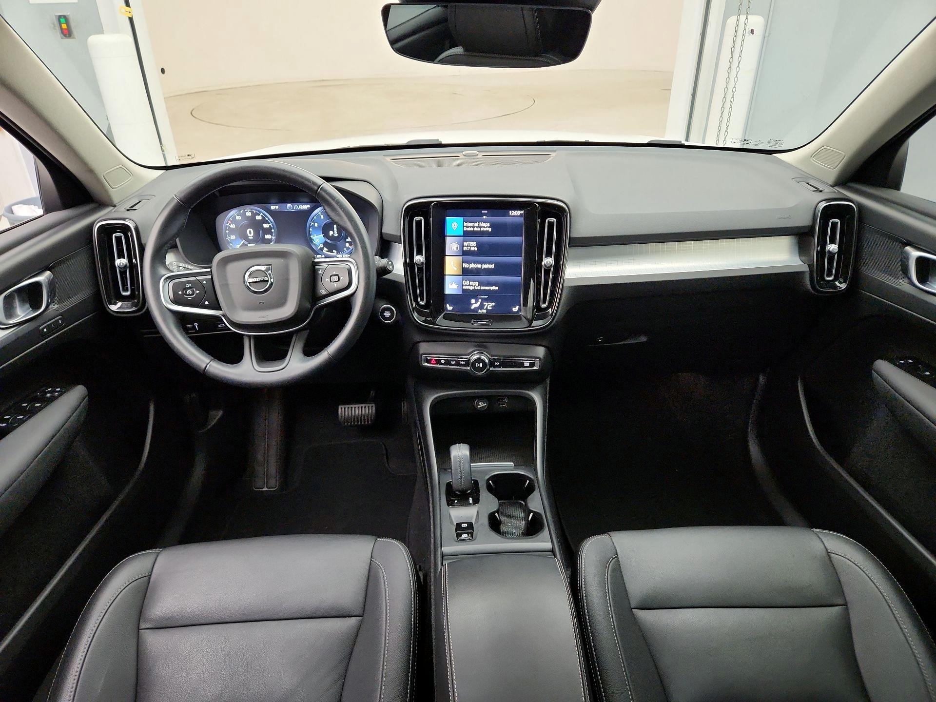 Thumbnail: 2021 Volvo XC40 - 9