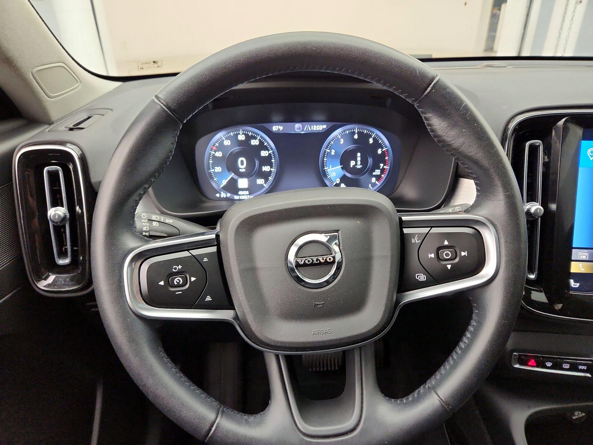 Thumbnail: 2021 Volvo XC40 - 10