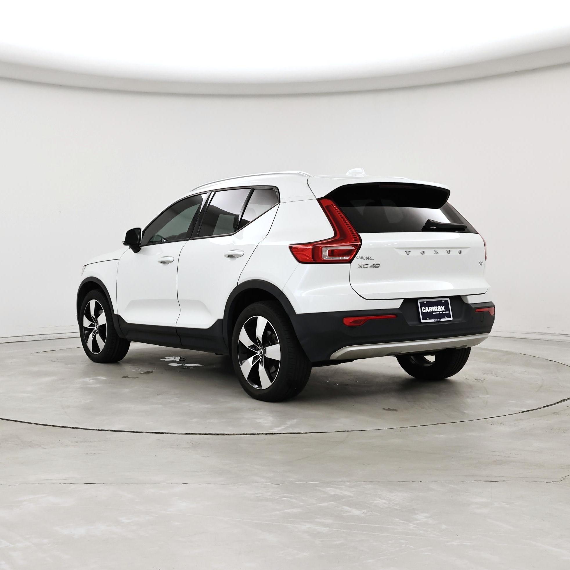 Thumbnail: 2021 Volvo XC40 - 2