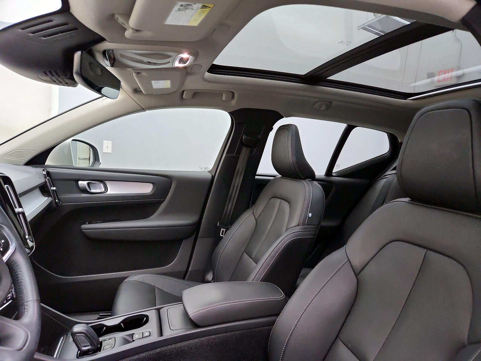 Thumbnail: 2021 Volvo XC40 - 20
