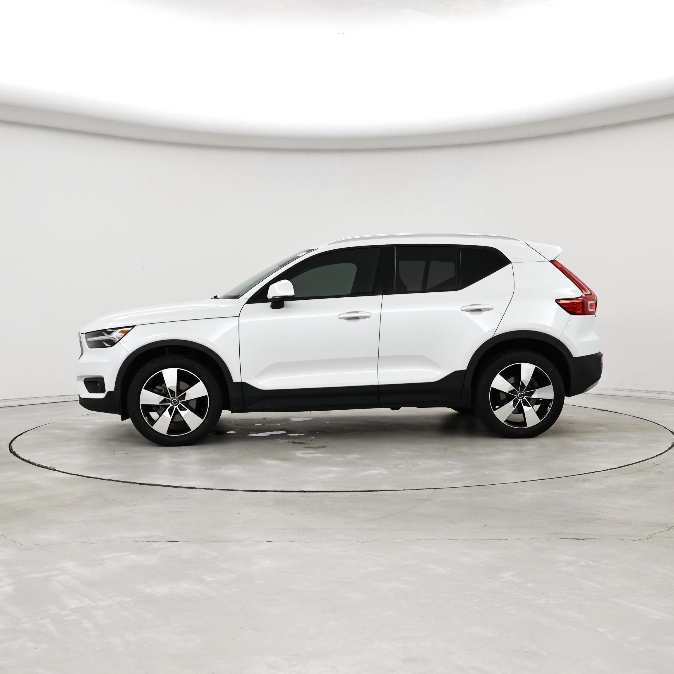 Thumbnail: 2021 Volvo XC40 - 3