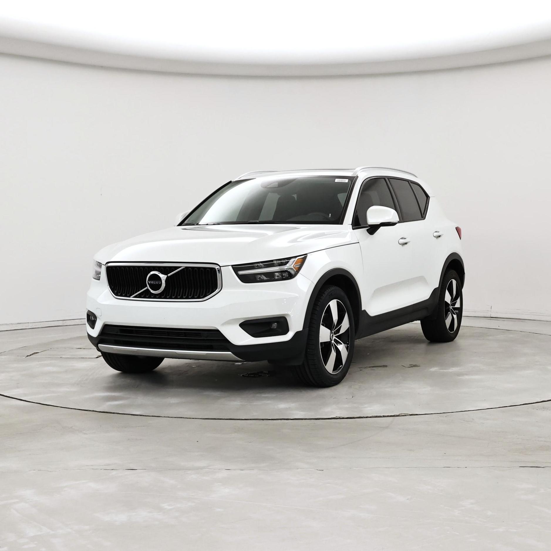 Thumbnail: 2021 Volvo XC40 - 4