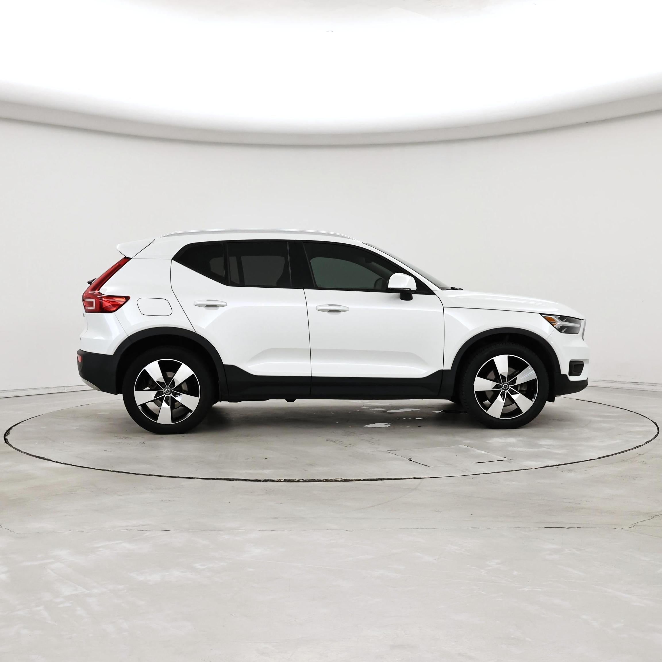 Thumbnail: 2021 Volvo XC40 - 7