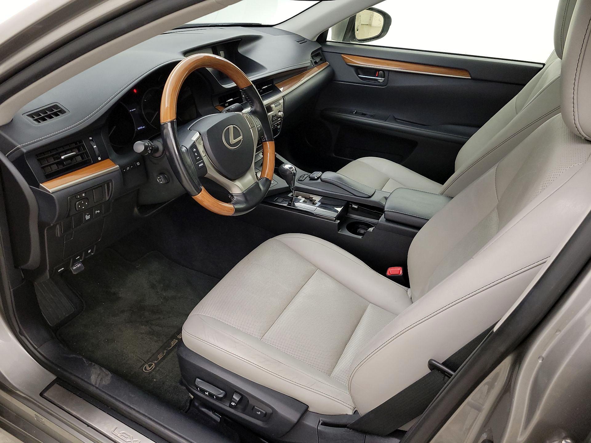 Thumbnail: 2015 Lexus ES - 11