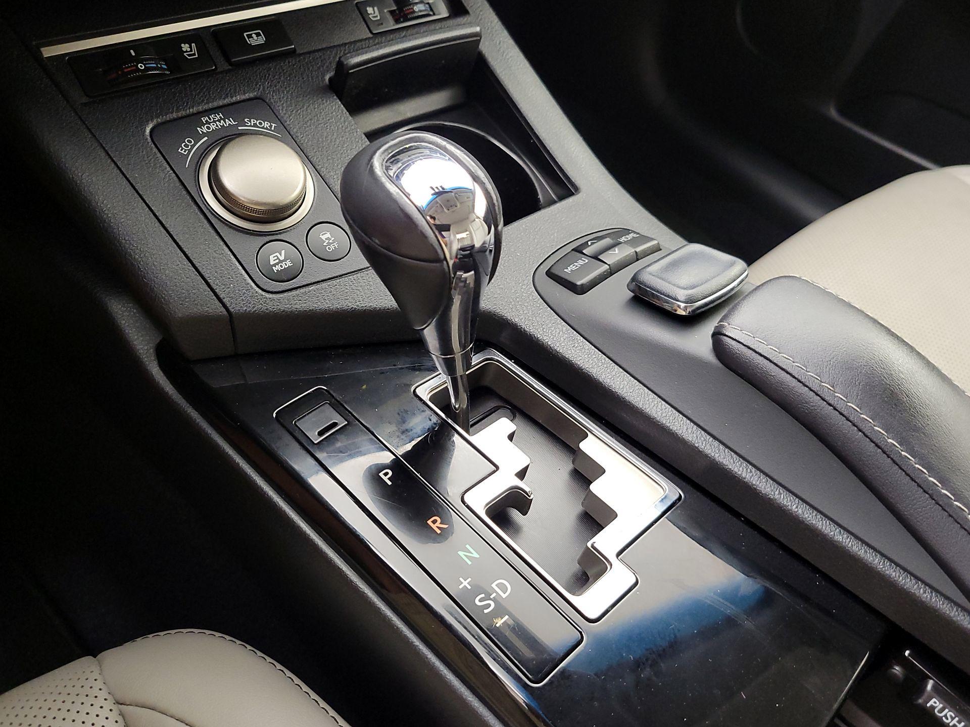 Thumbnail: 2015 Lexus ES - 18