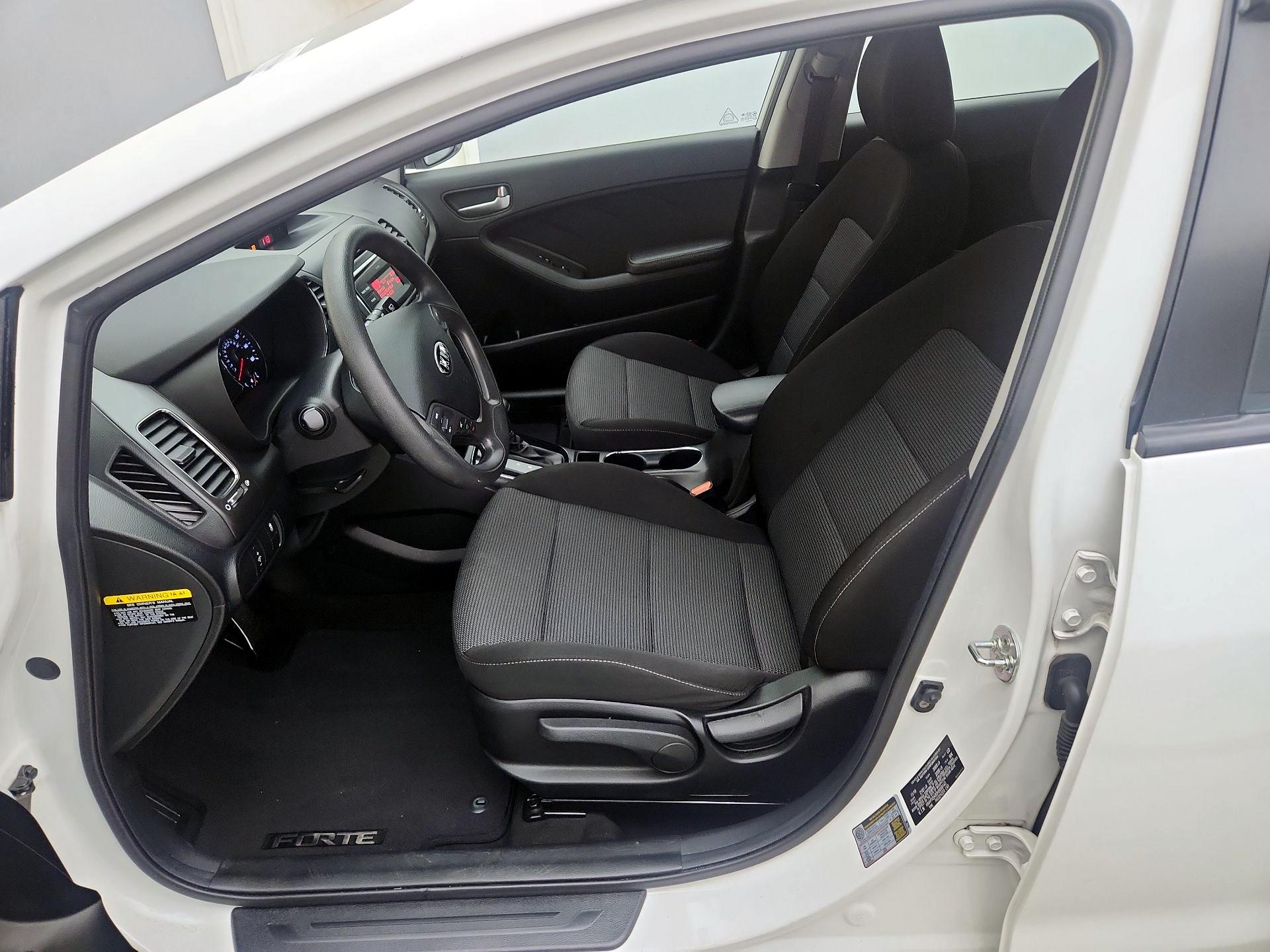 Thumbnail: 2017 Kia Forte - 11