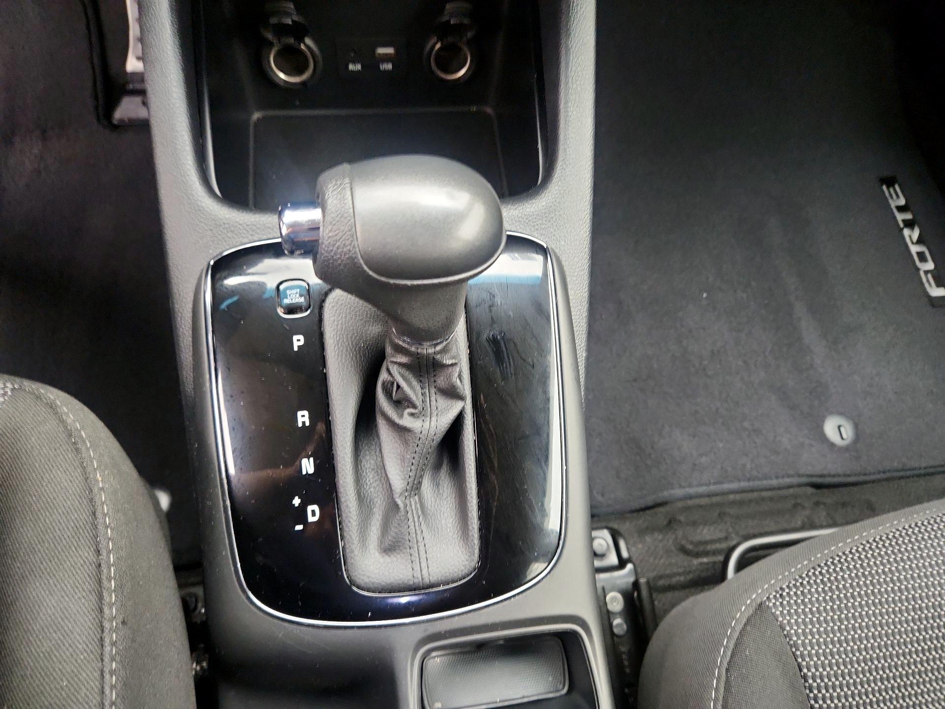Thumbnail: 2017 Kia Forte - 16