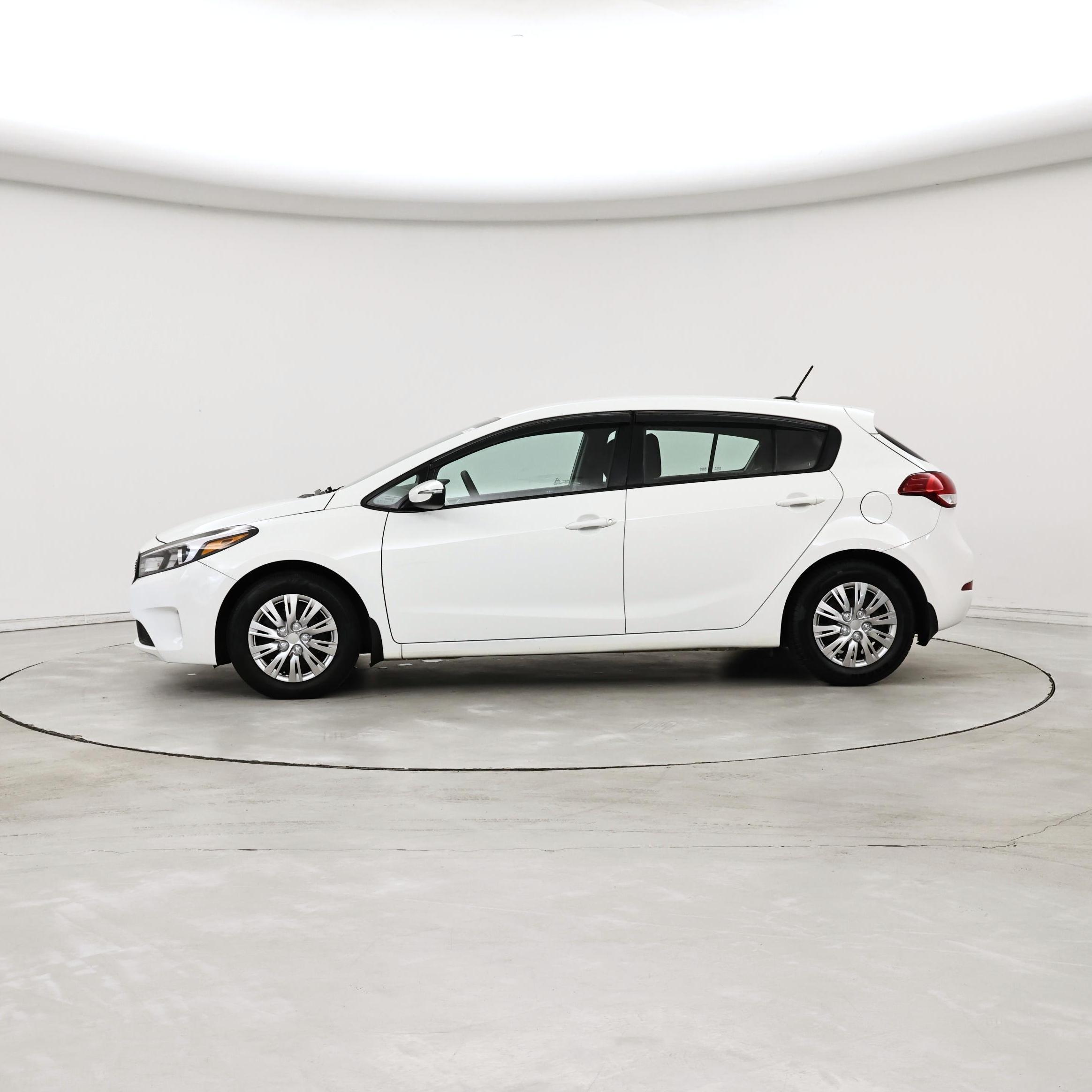 Thumbnail: 2017 Kia Forte - 3