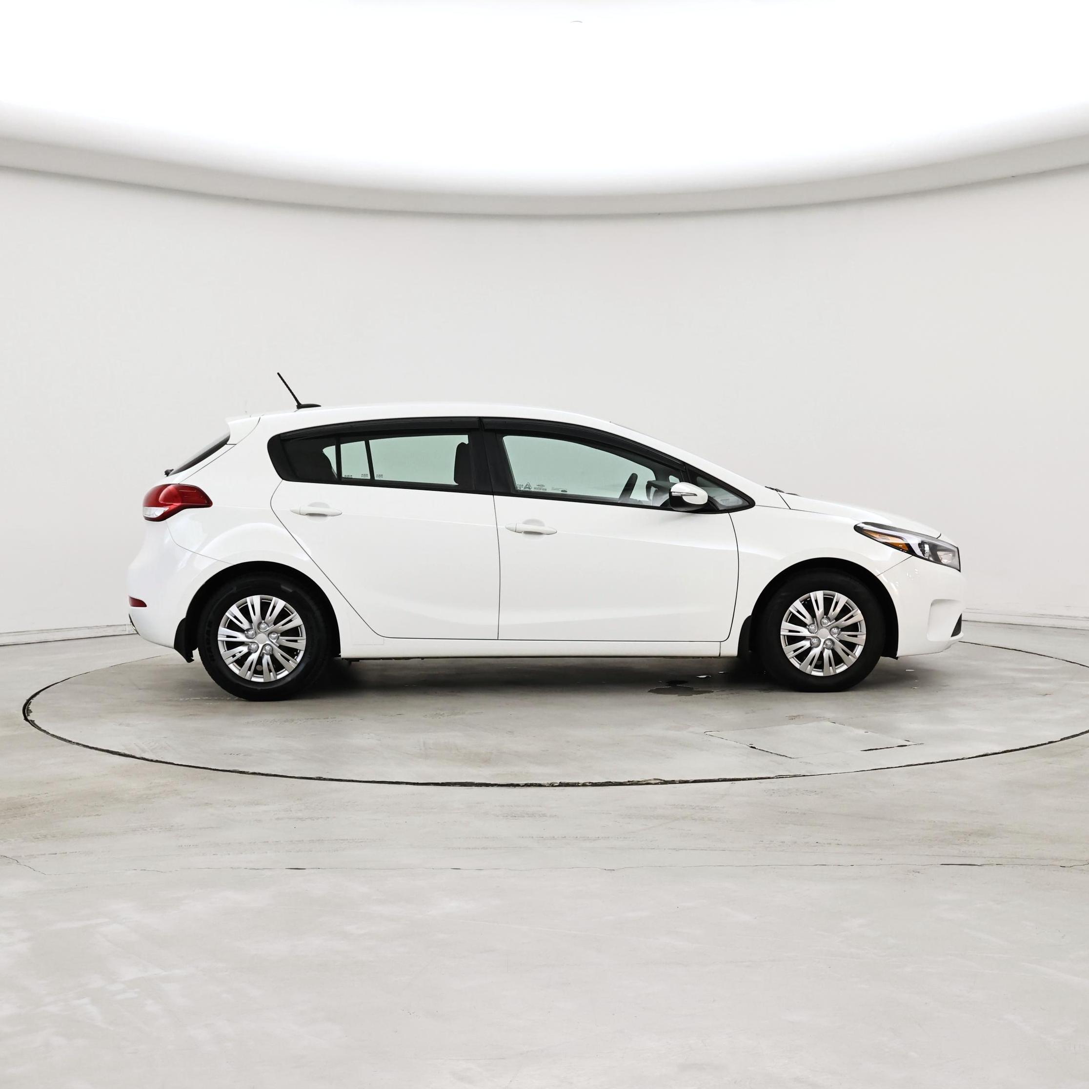 Thumbnail: 2017 Kia Forte - 7