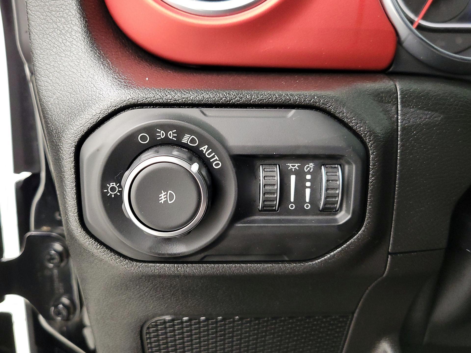 Thumbnail: 2019 Jeep Wrangler - 13