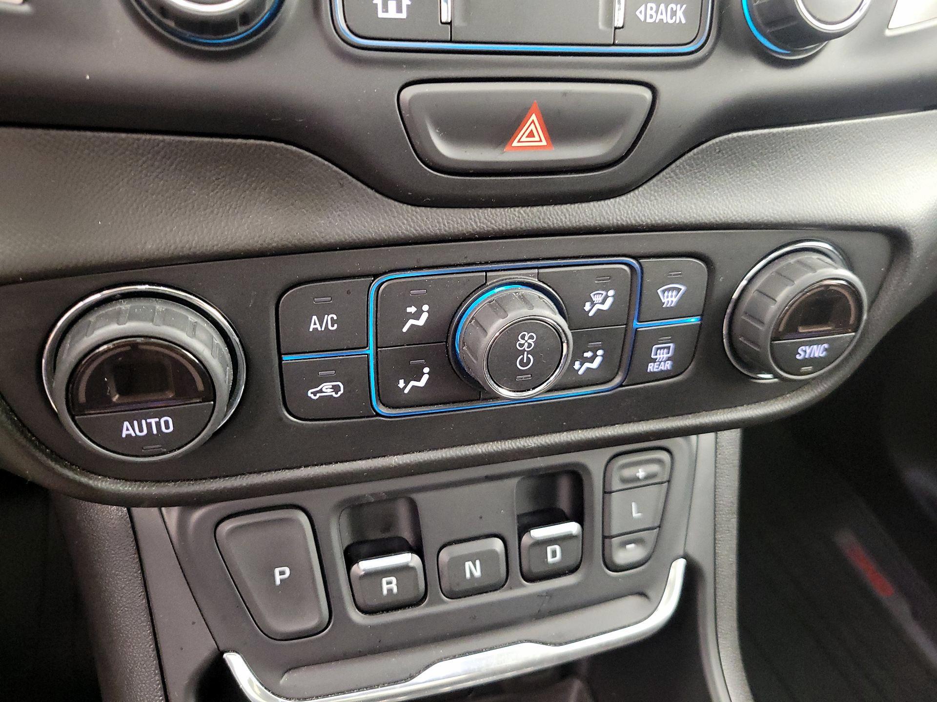 Thumbnail: 2020 GMC Terrain - 17