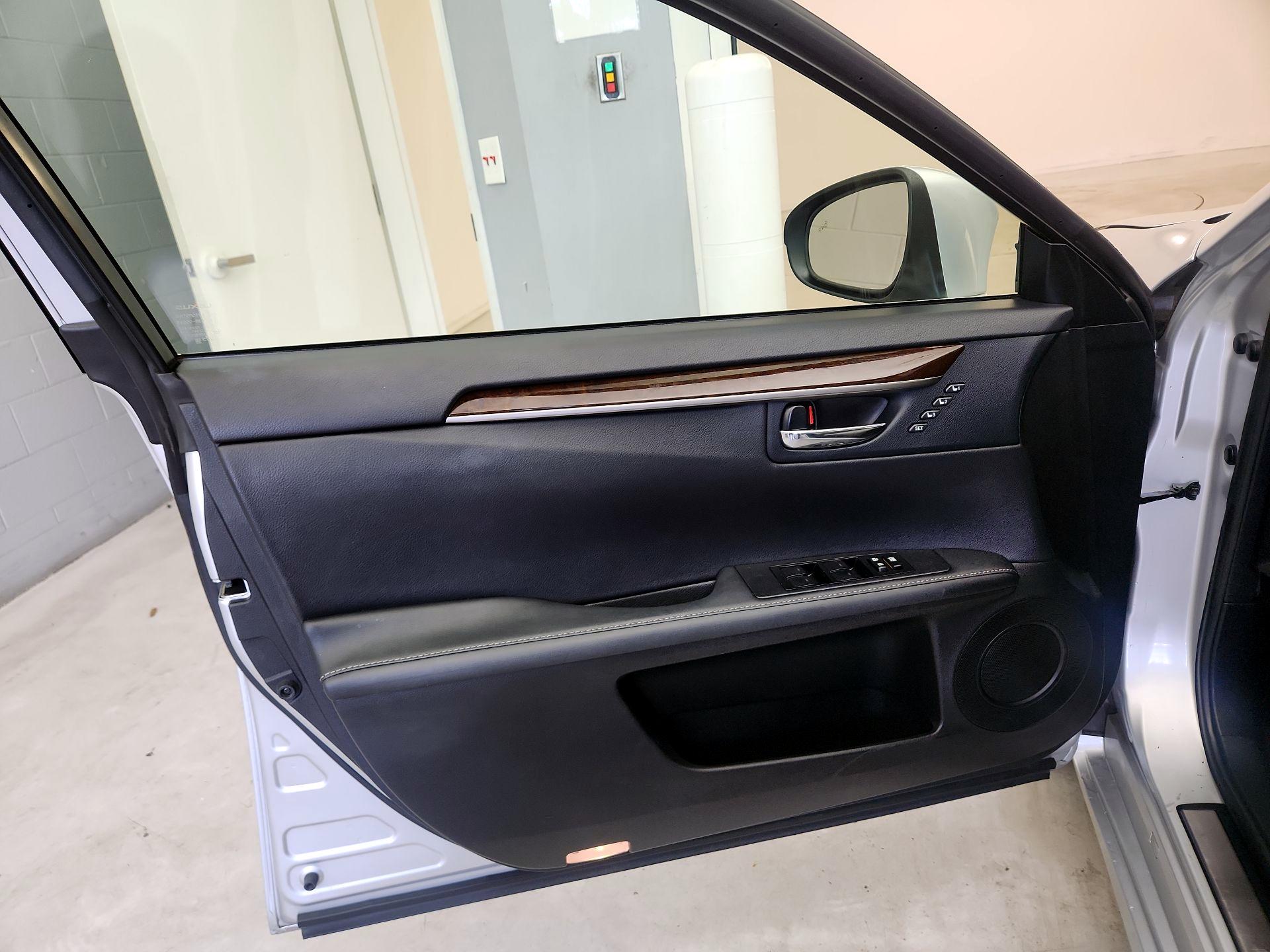 Thumbnail: 2014 Lexus ES - 12
