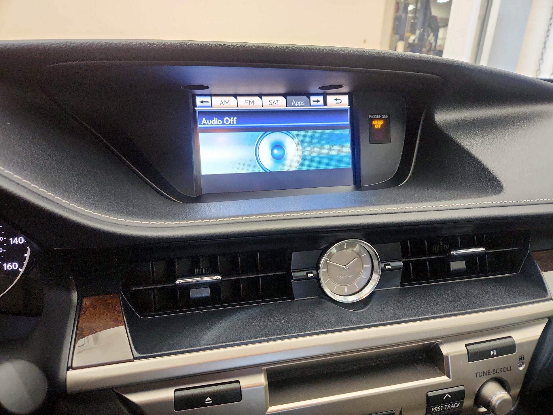 Thumbnail: 2014 Lexus ES - 16