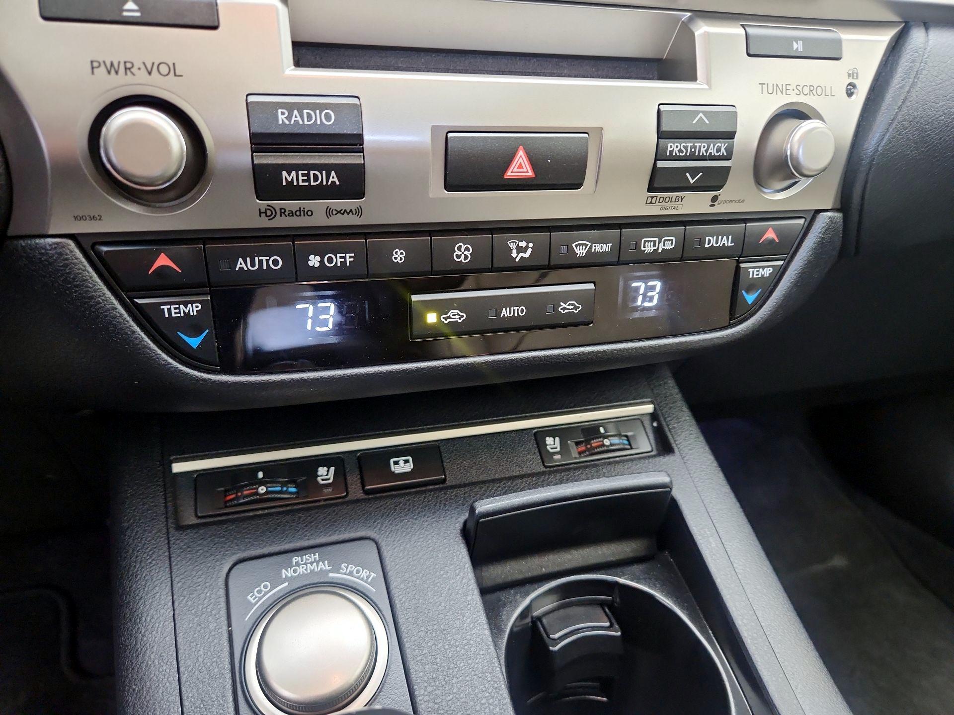 Thumbnail: 2014 Lexus ES - 17