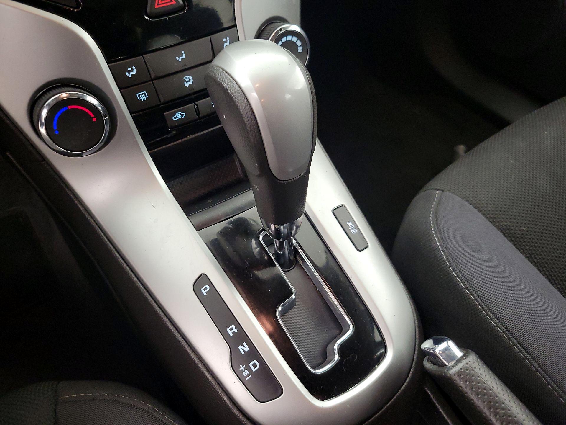 Thumbnail: 2015 Chevrolet Cruze - 17