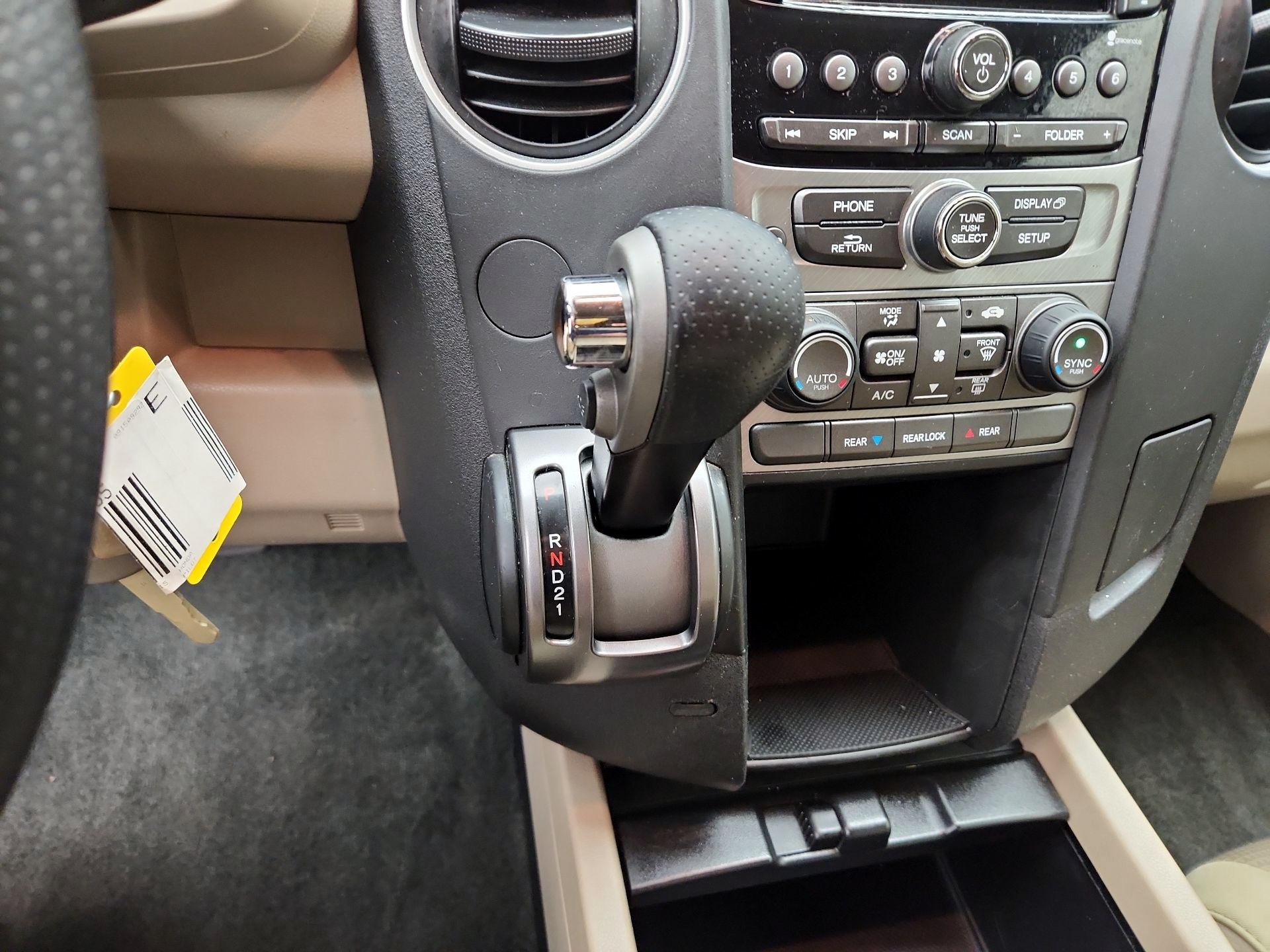 Thumbnail: 2015 Honda Pilot - 17