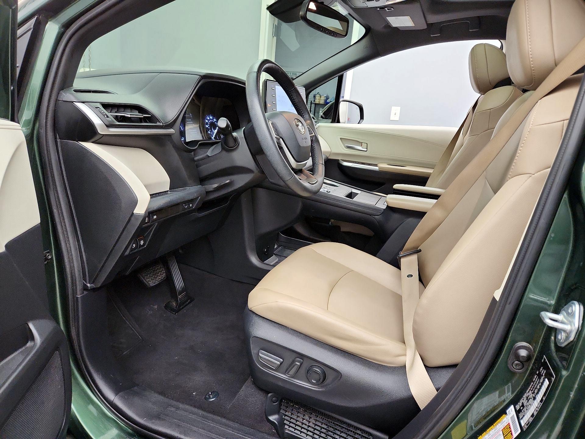 Thumbnail: 2021 Toyota Sienna - 11