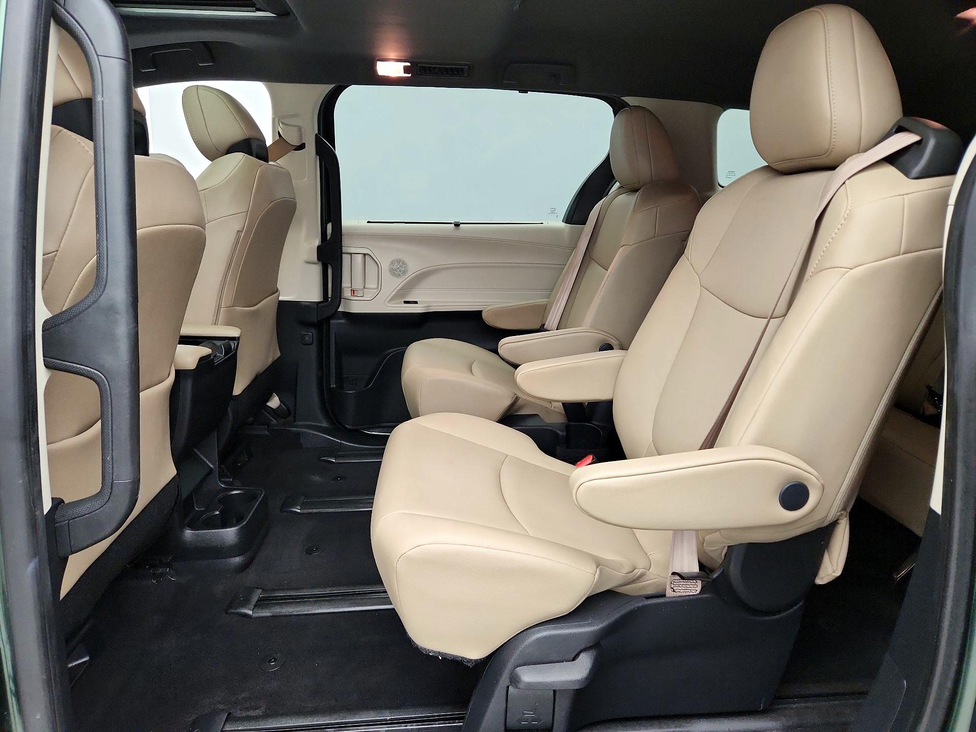 Thumbnail: 2021 Toyota Sienna - 20