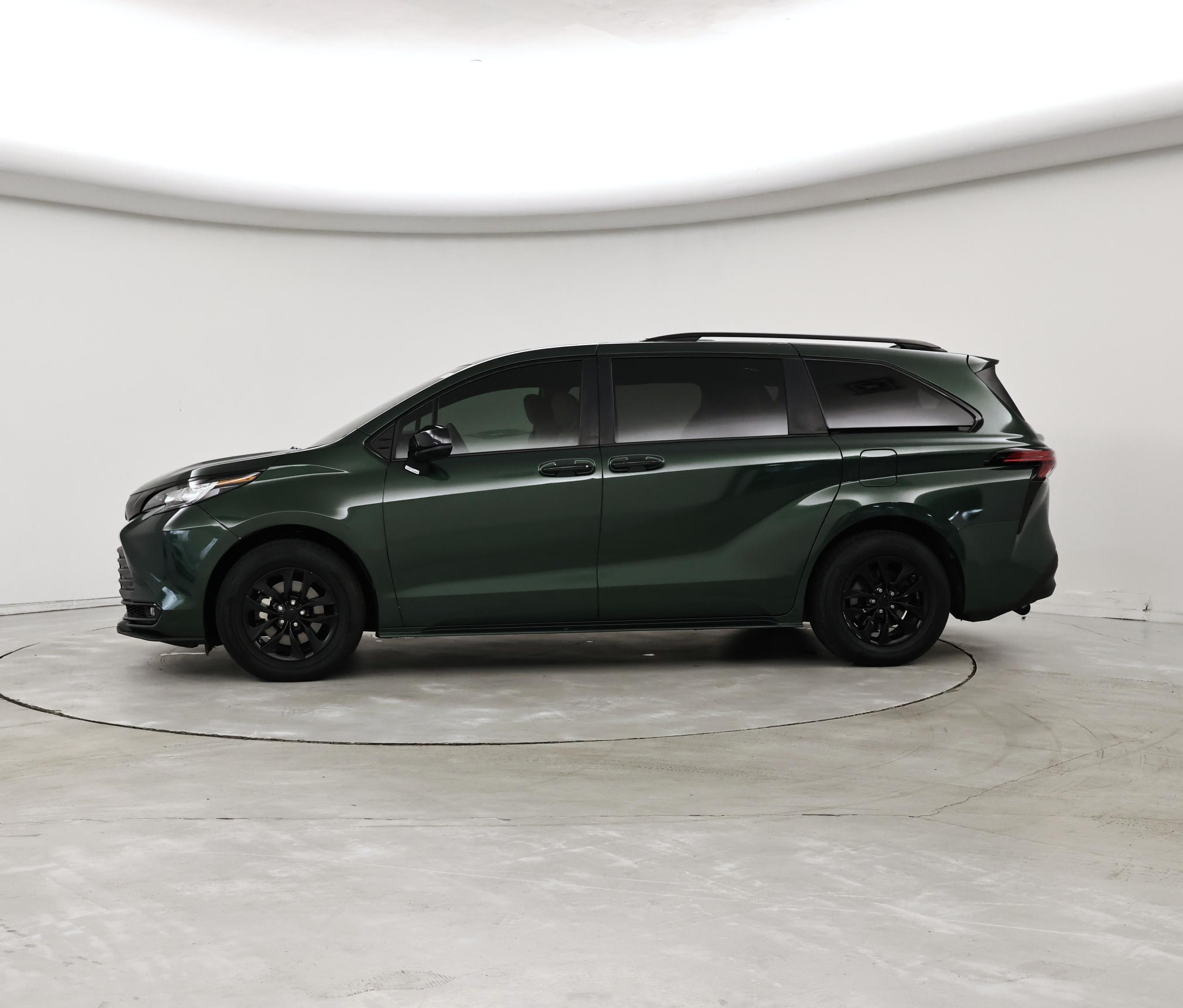 Thumbnail: 2021 Toyota Sienna - 3
