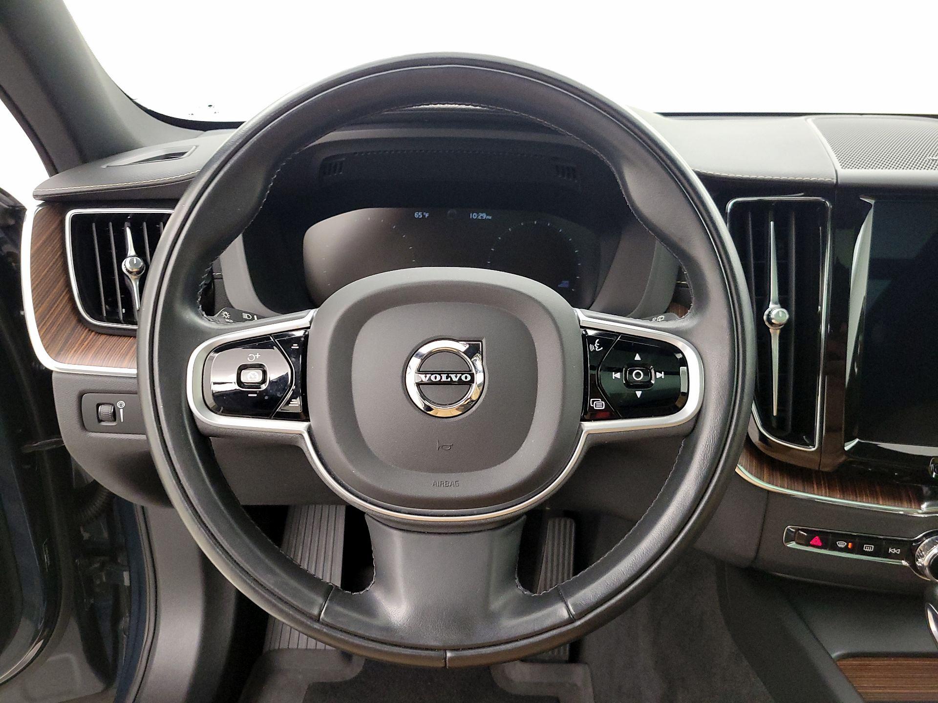 Thumbnail: 2020 Volvo XC60 - 10