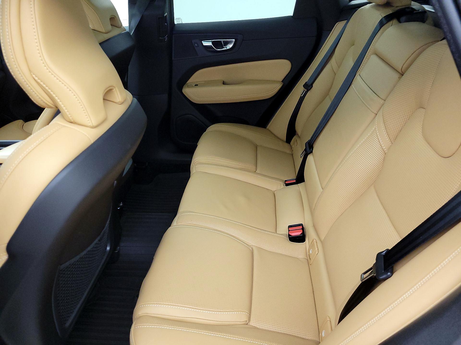 Thumbnail: 2020 Volvo XC60 - 20