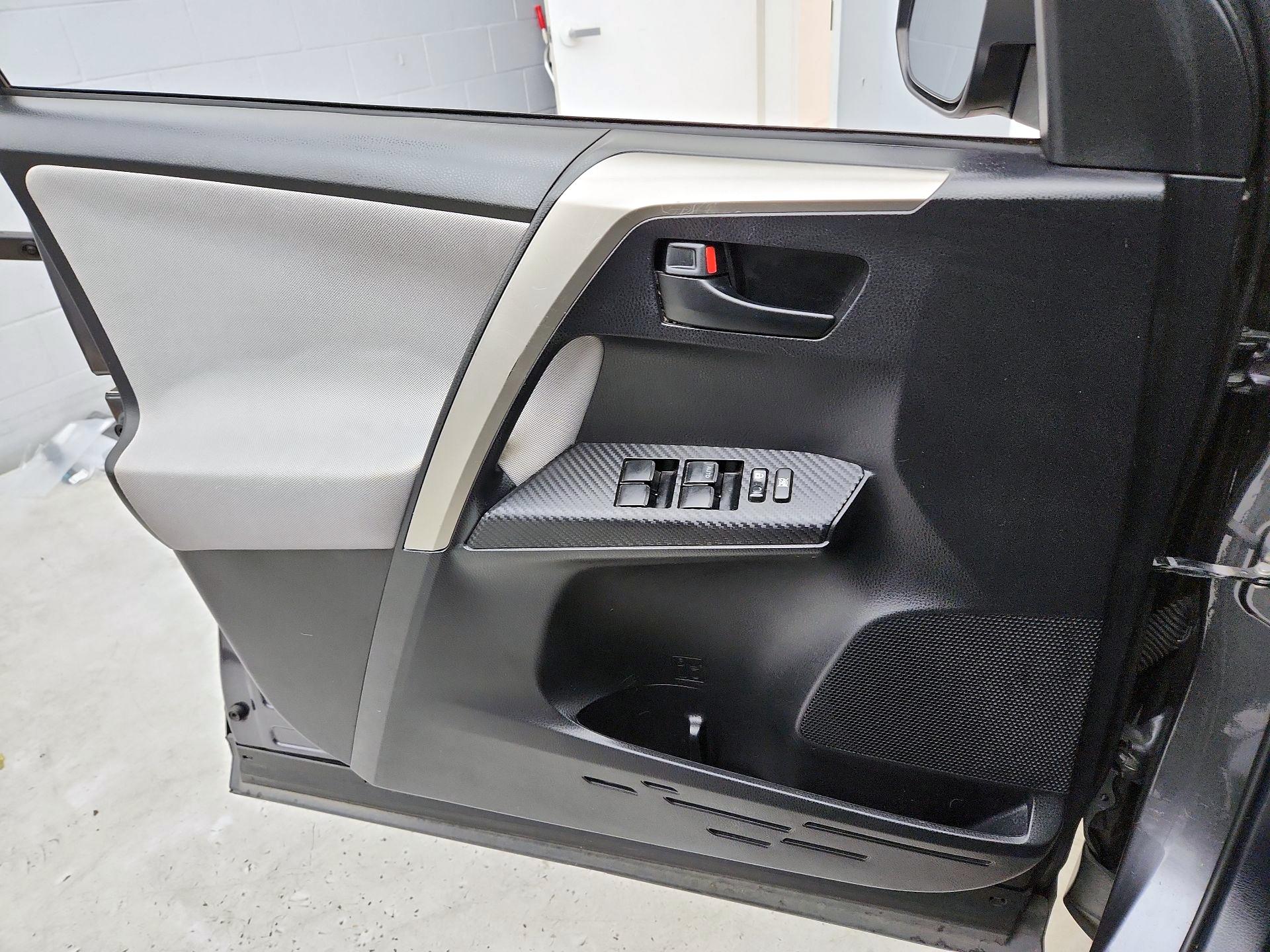 Thumbnail: 2014 Toyota RAV4 - 12